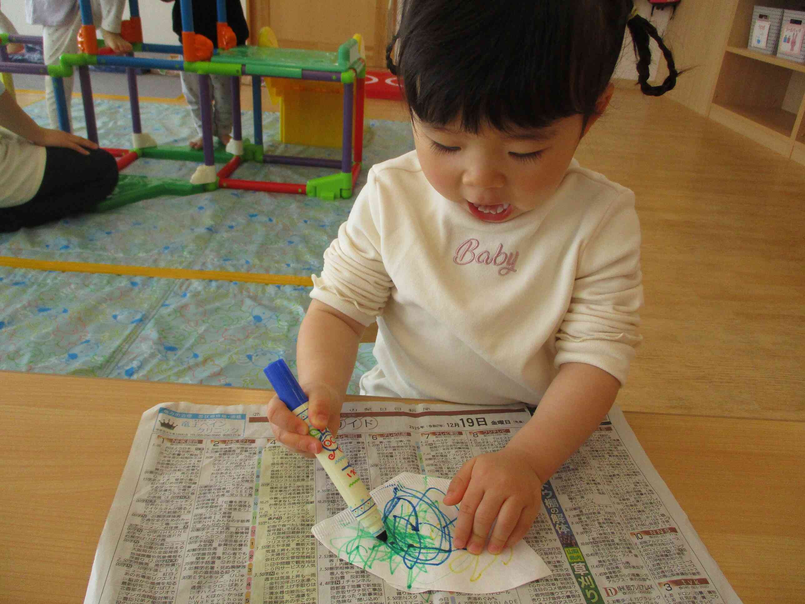 ペンをもって、線を描いてみよう！