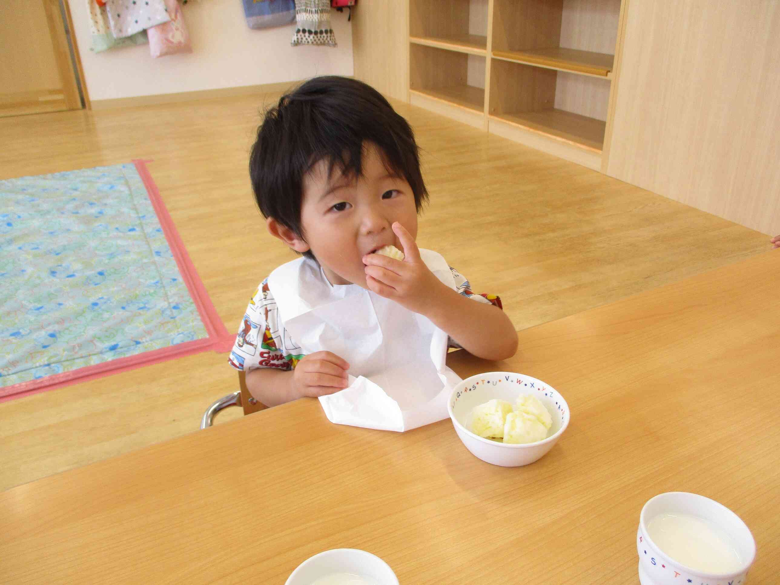 出来立ての蒸しパンです