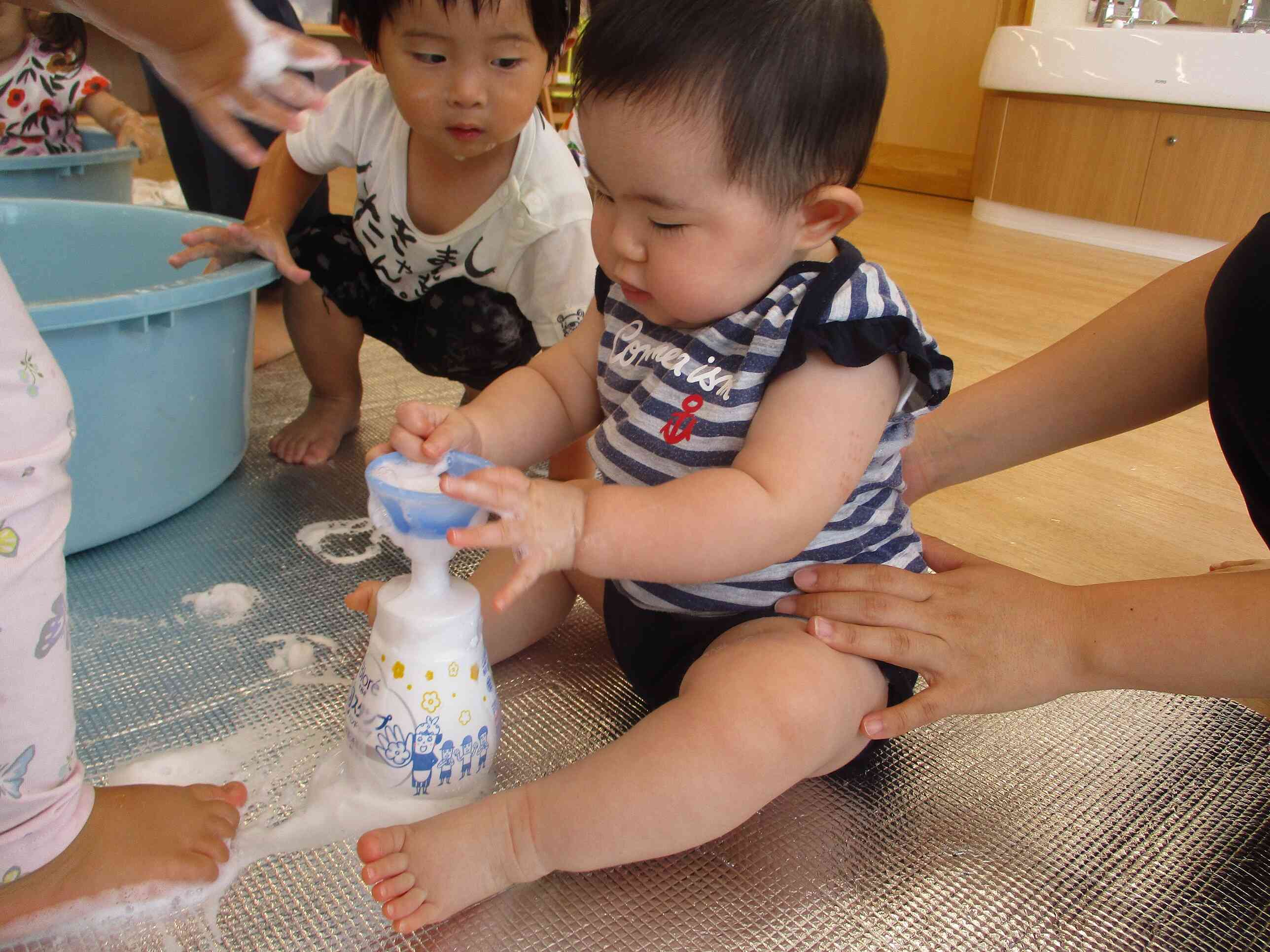 泡あそびと、色水あそび