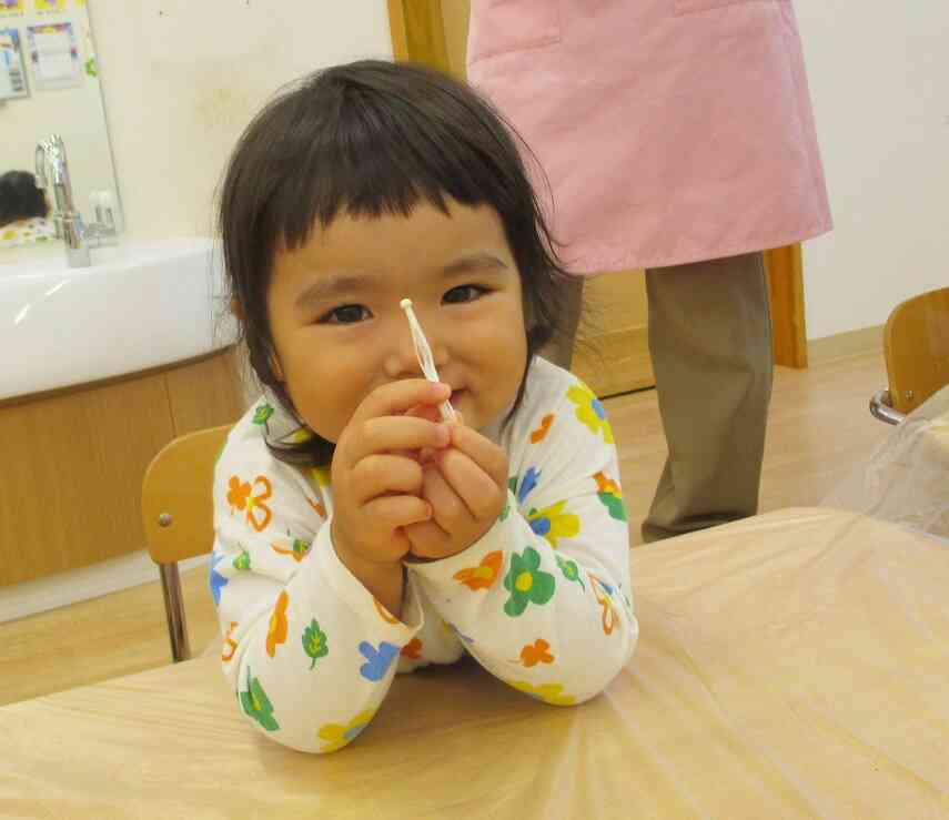 食育で、きのこに親しみました。かわいいでしょ、このエノキ！