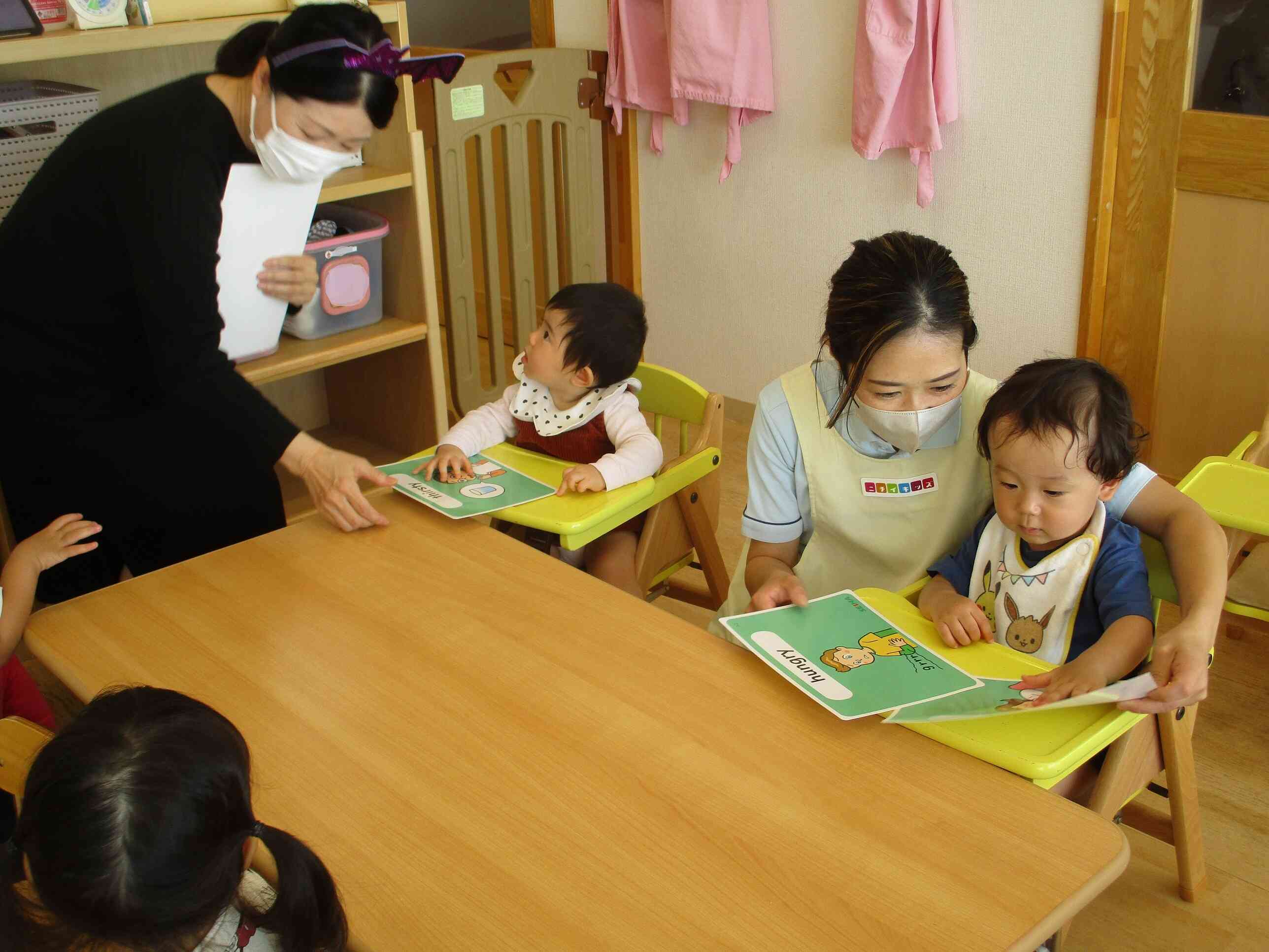 0歳さんたちも集中、集中！