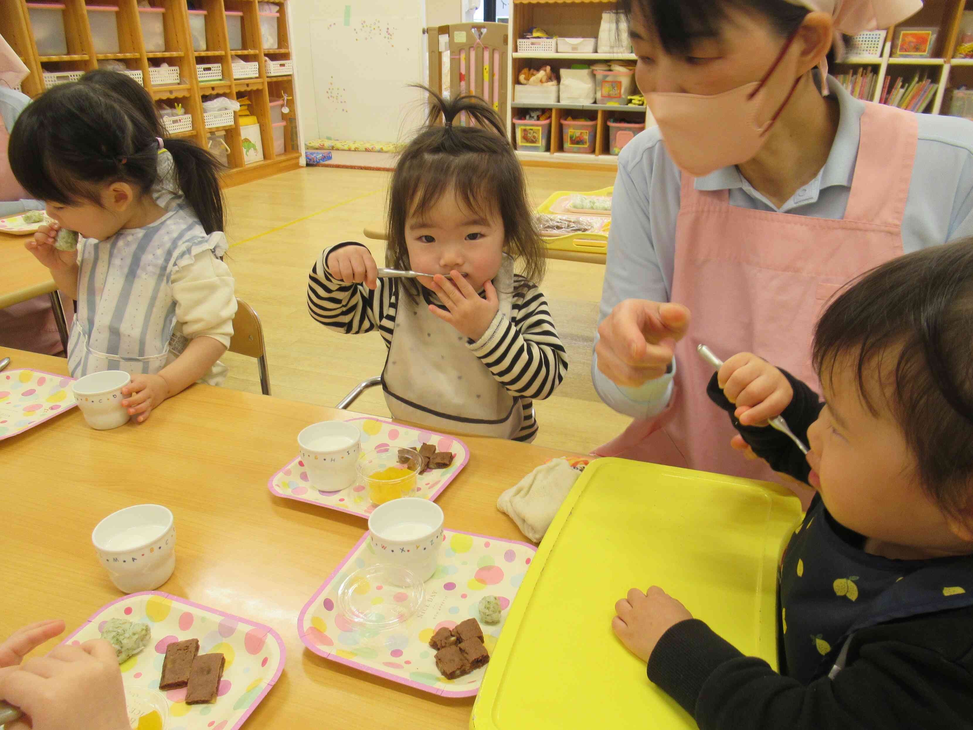 午後のおやつはバイキング！