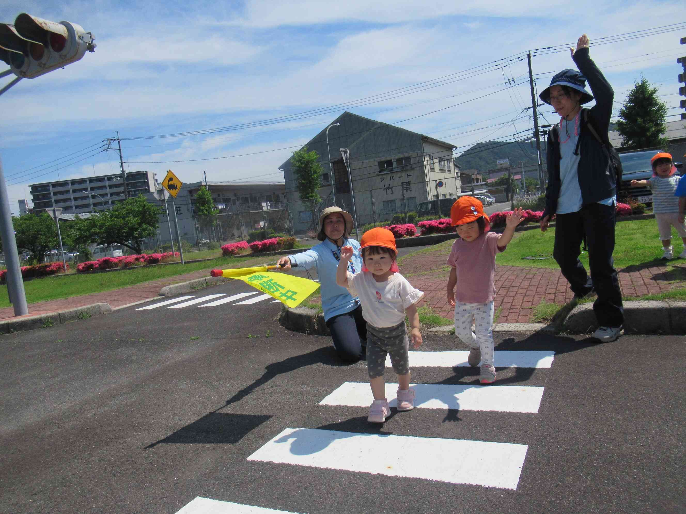 交通公園で横断歩道渡ってみたよ!