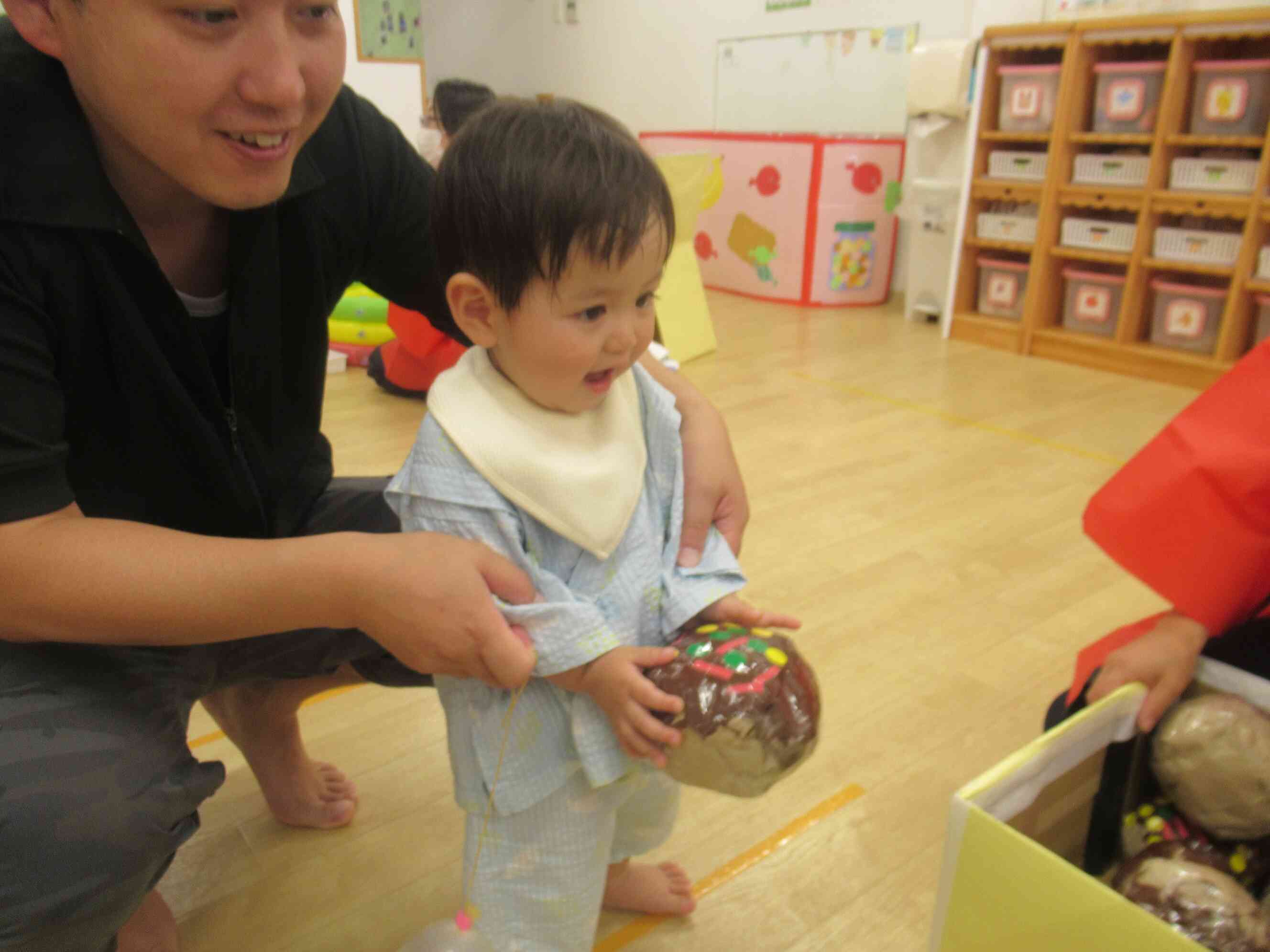 お父さんと一緒によいしょ！入るかな？