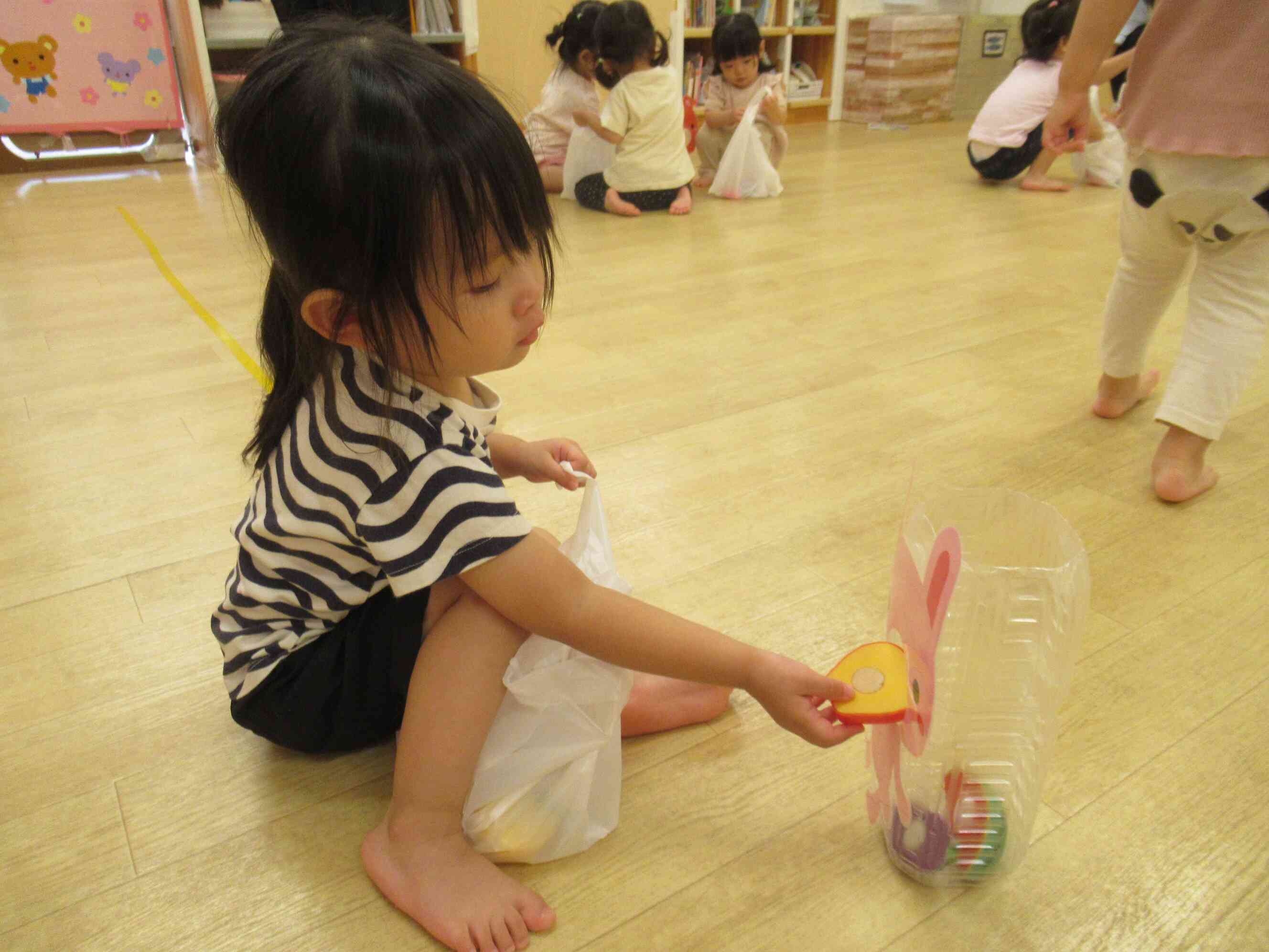 「うさぎさん、どうぞ」とRちゃん。