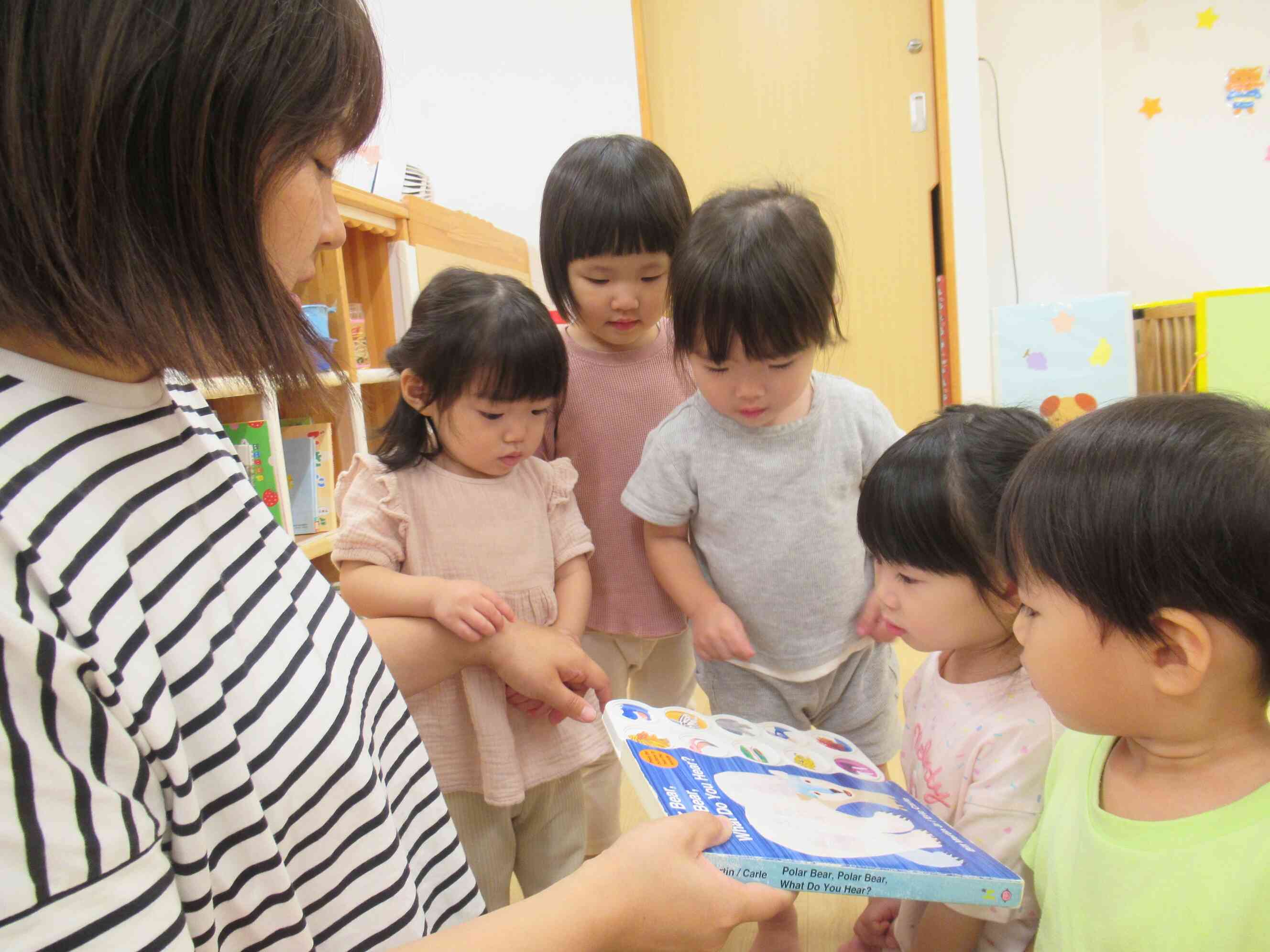 ~音の出る絵本に夢中の子どもたち~