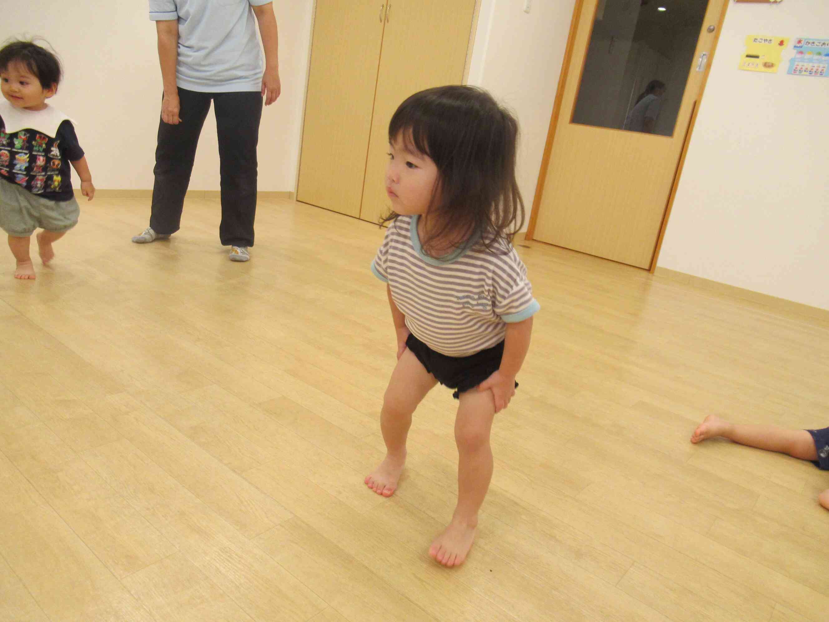 「おでんぐつぐつ体操」も大好き！だいこんだよ。足でステップ♪