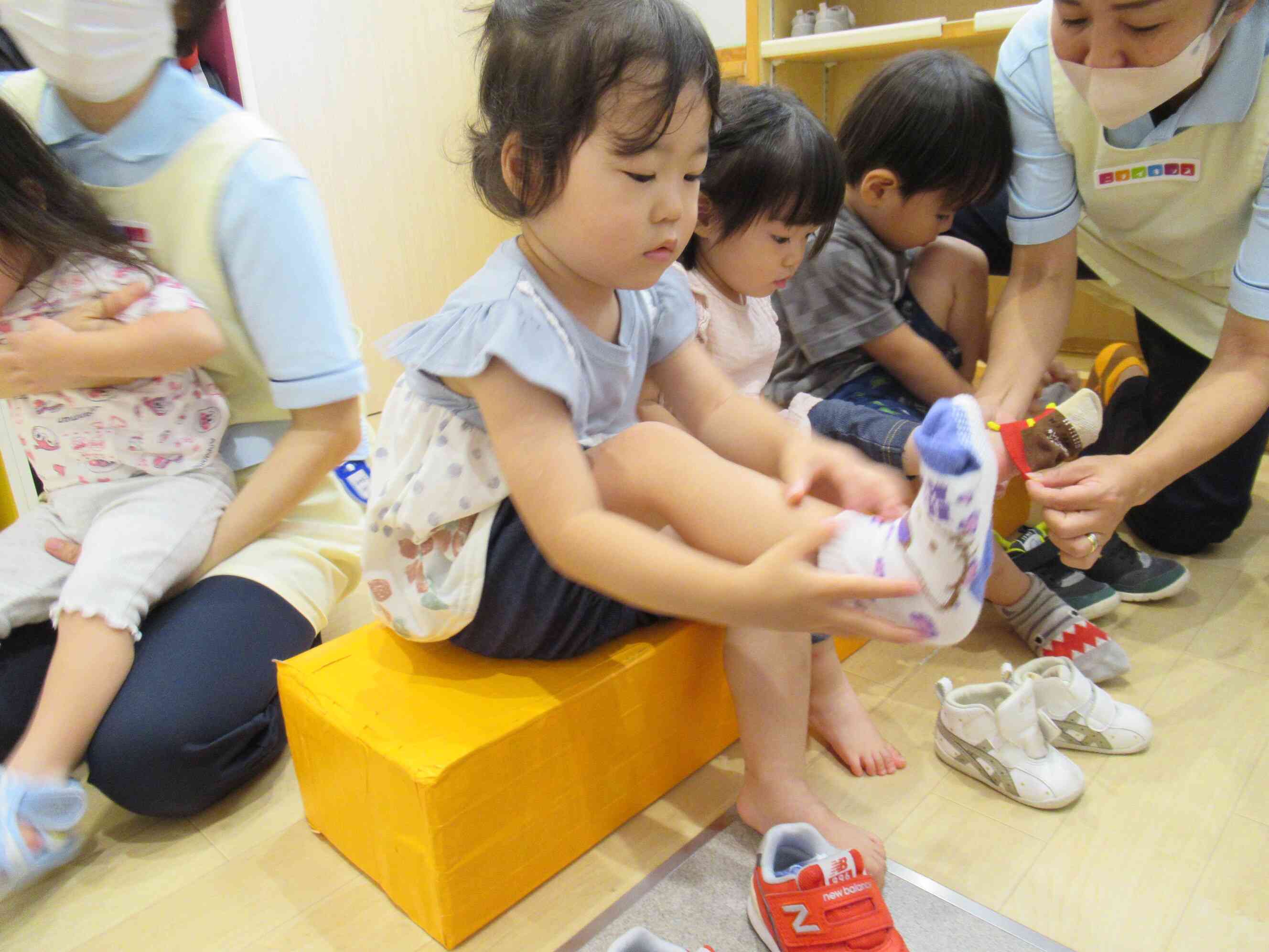 長い靴下も上手に履けるよ！裏返しになってても自分で直せちゃう！