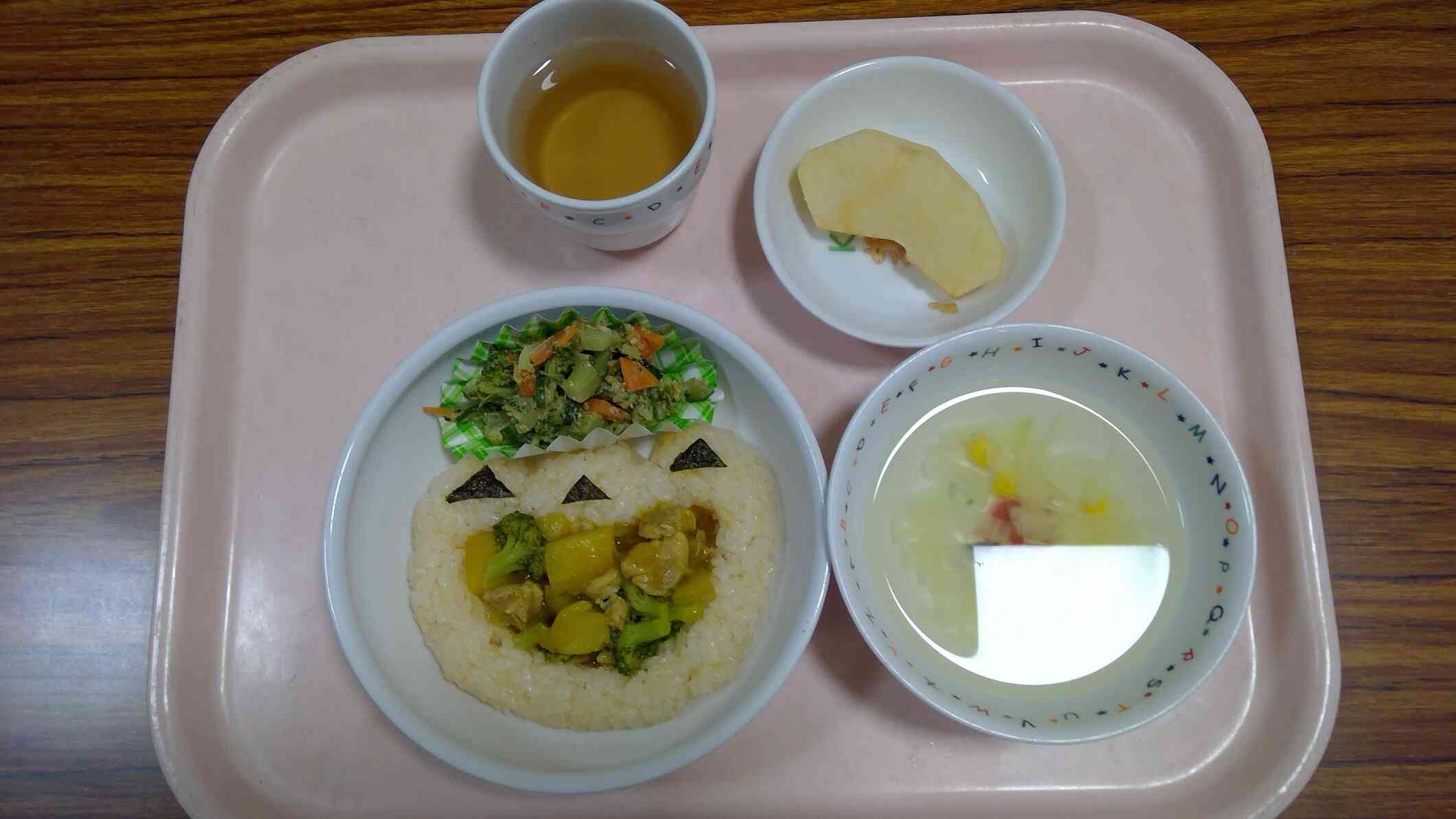 10月31日の給食（ハロウィンメニュー）