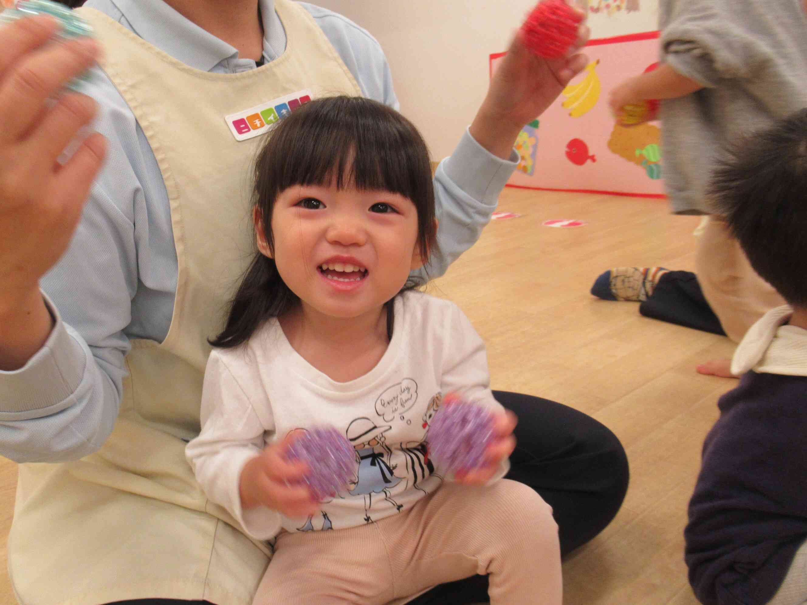 自分で選んだ好きな色の「きらら」両手に嬉しそうです。