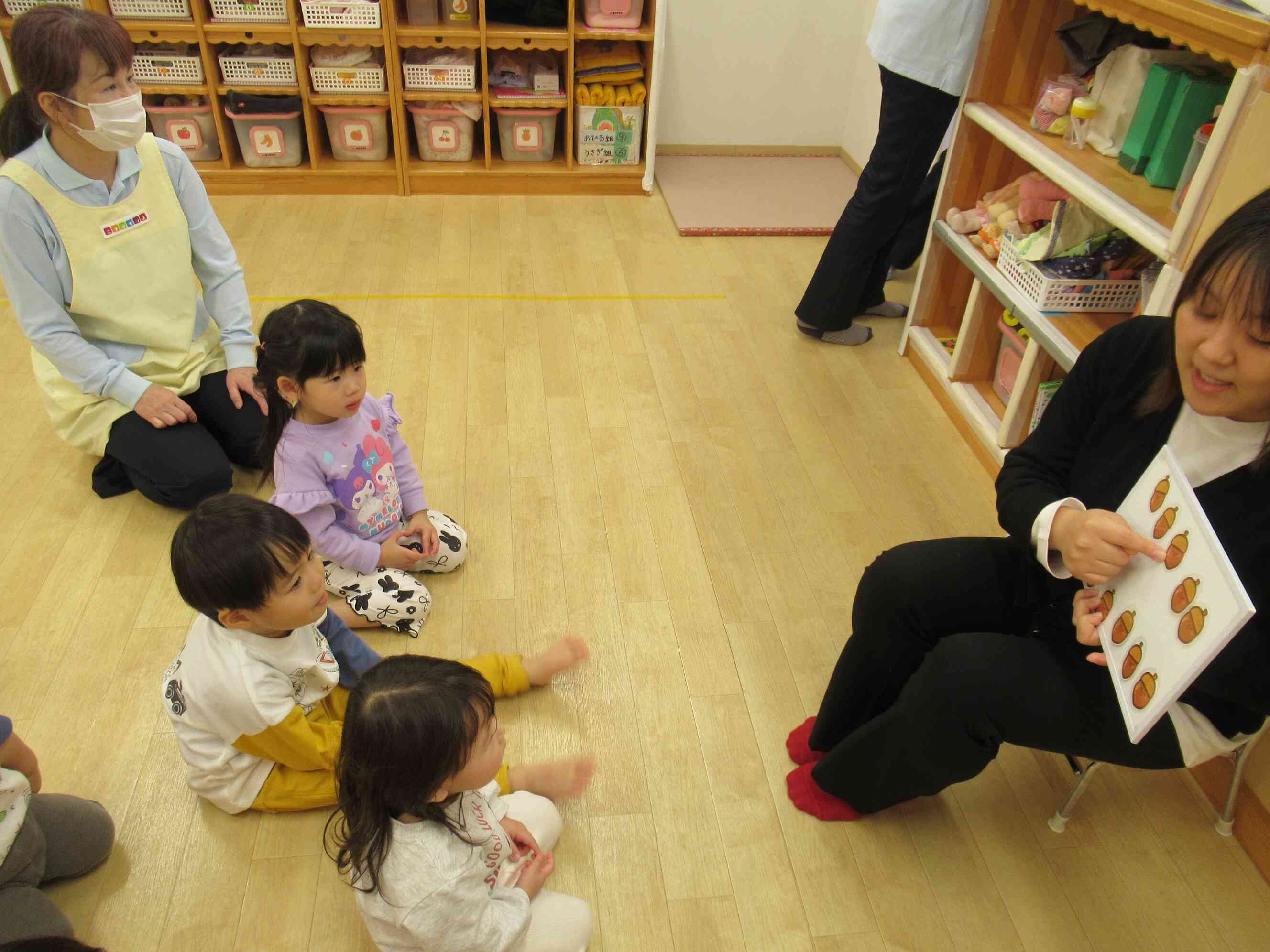 みんなでacorn（どんぐり）を数えてみよう！