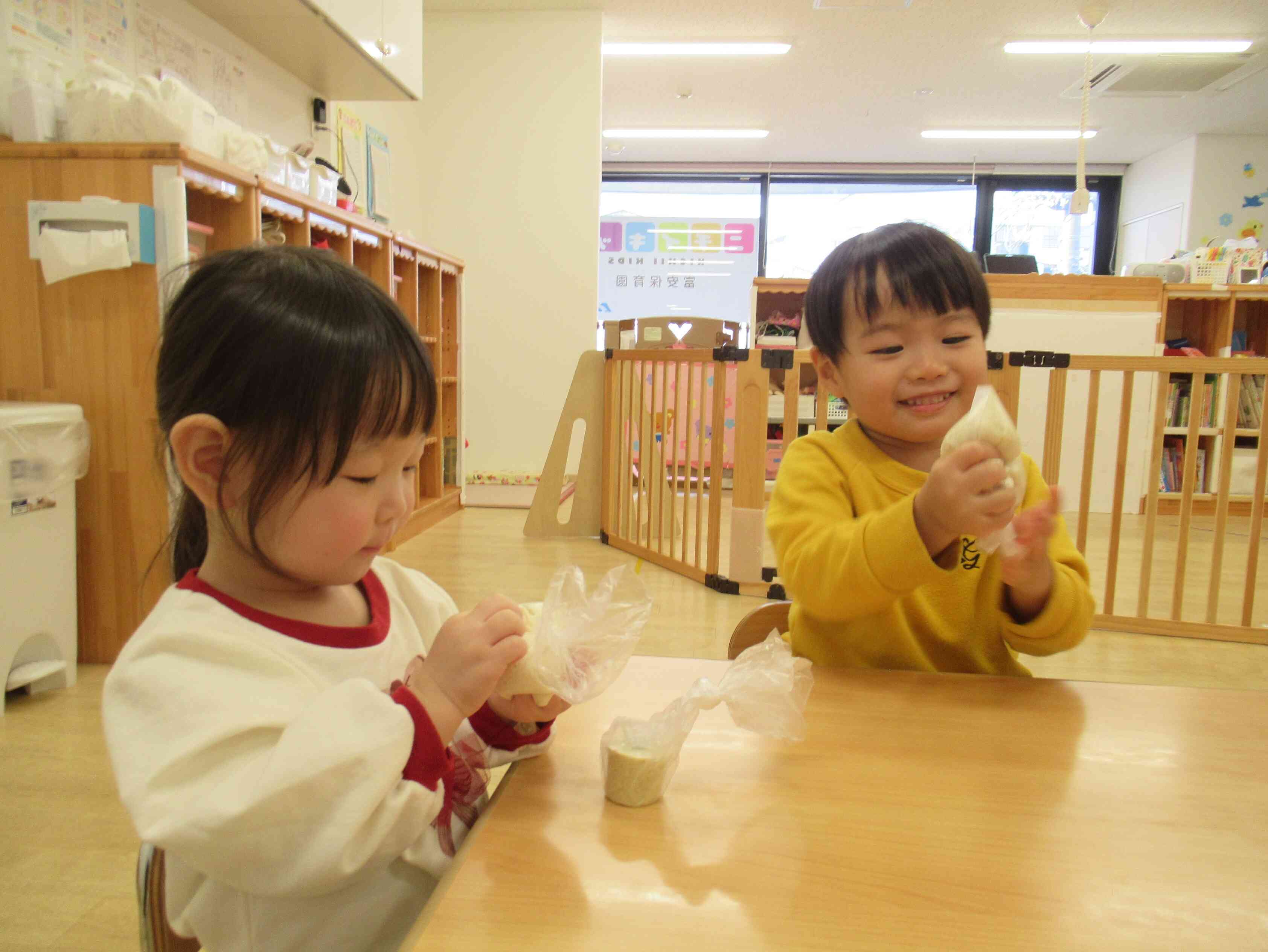和食育の日『とうふちくわに触れてみよう』