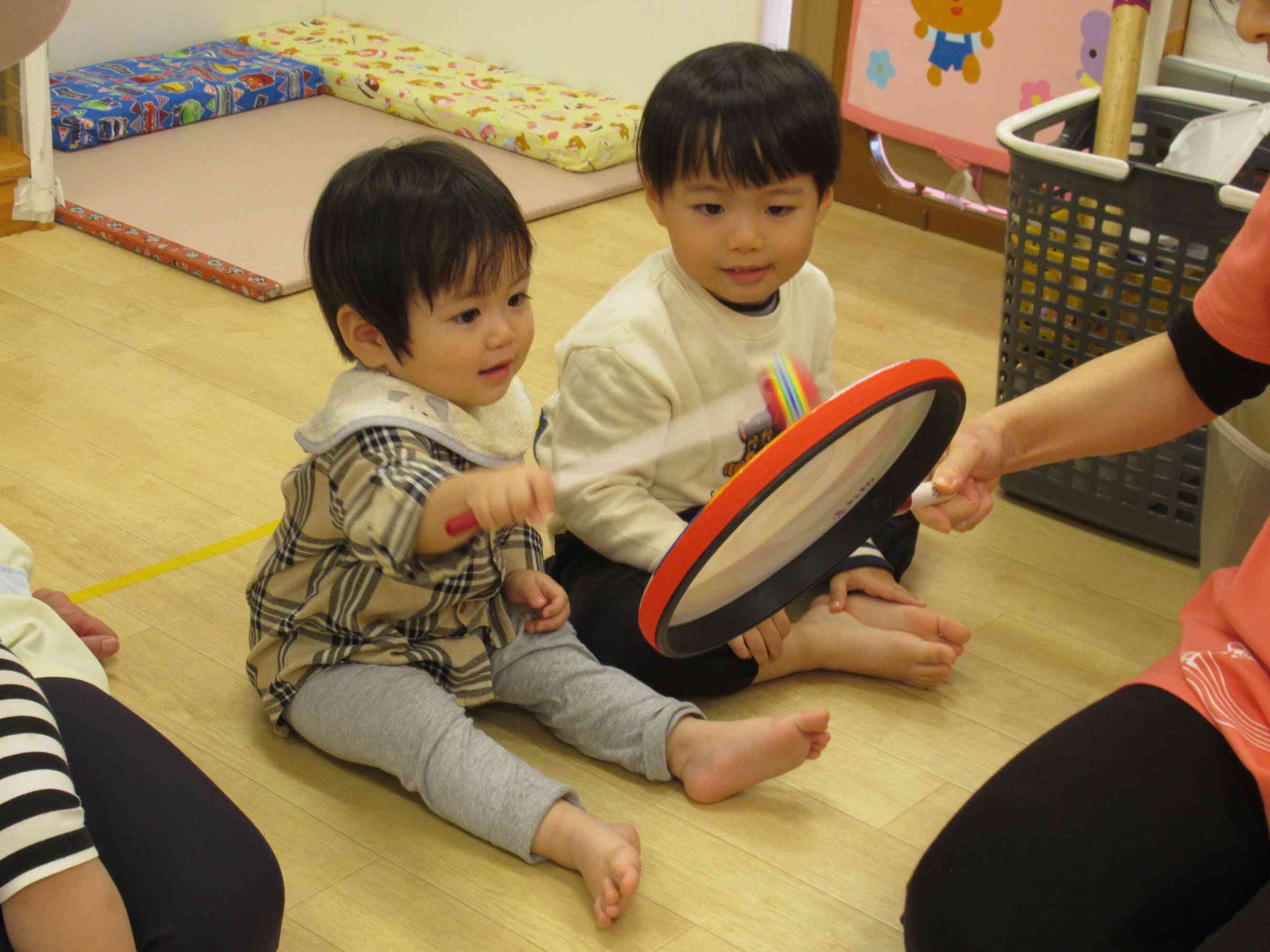 ロリポップドラム、1歳児さんもとっても上手になりました。