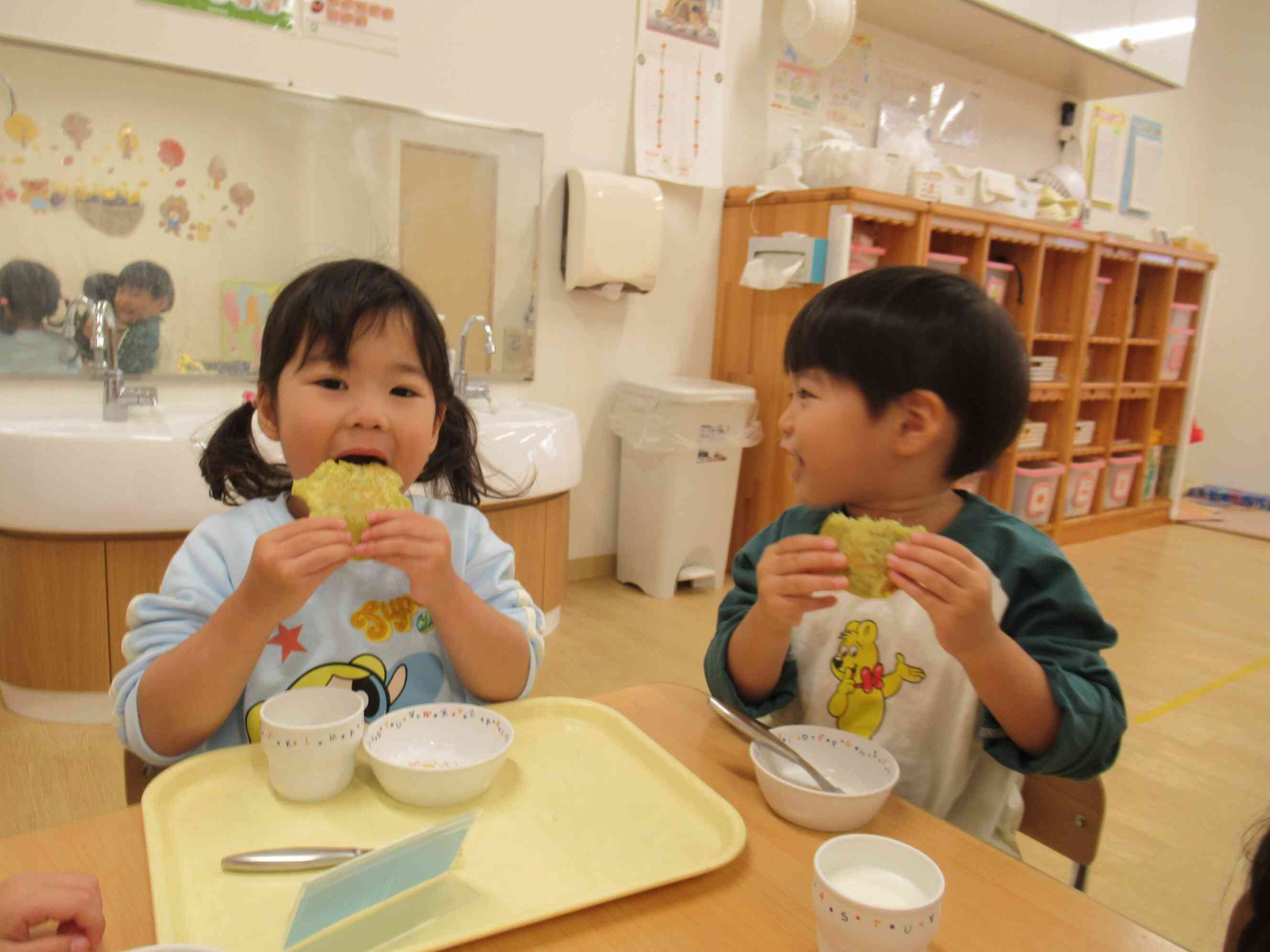 大きな口でパクリ