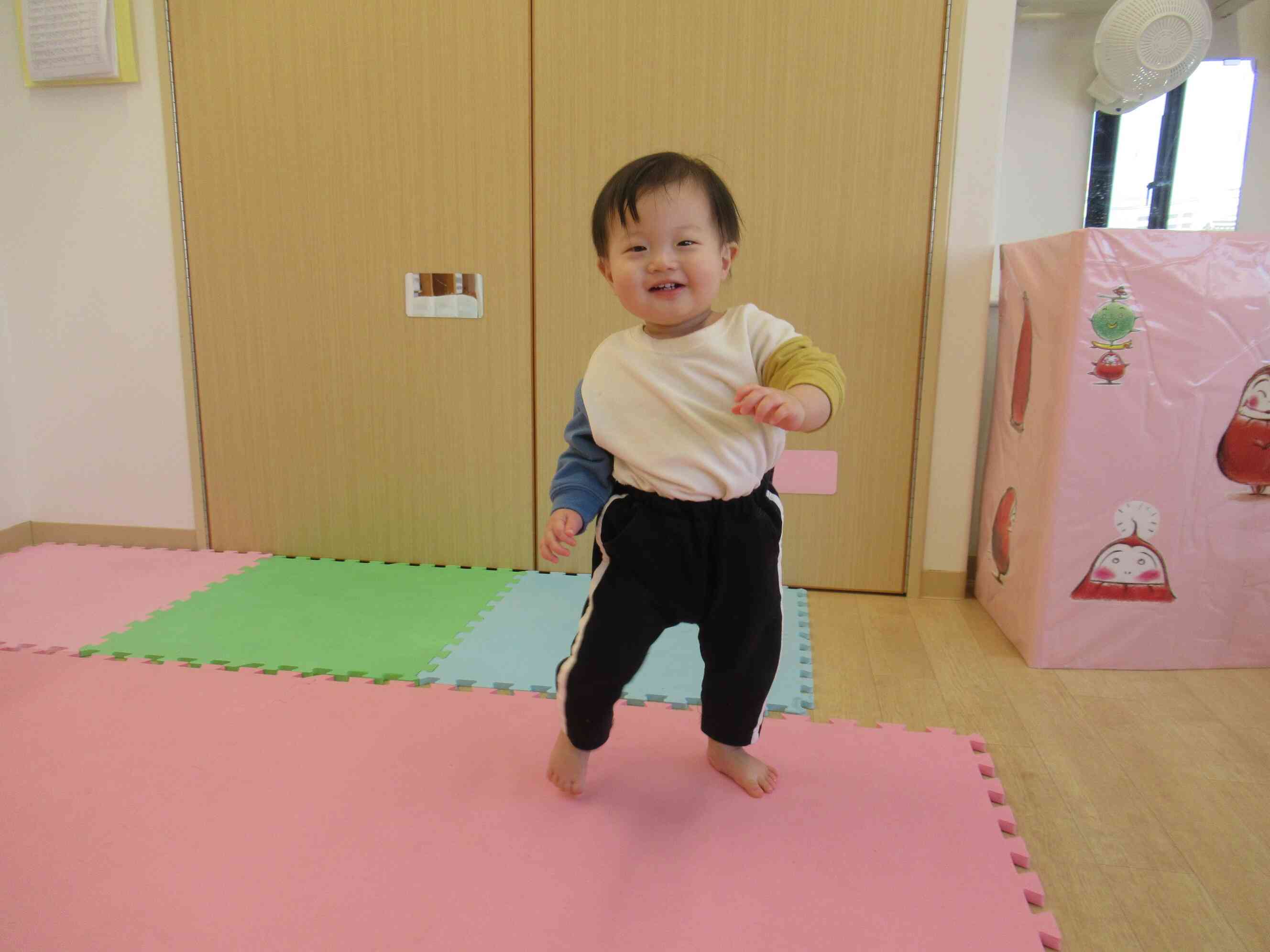 歩くの楽しいよ。あんよがじょうず!