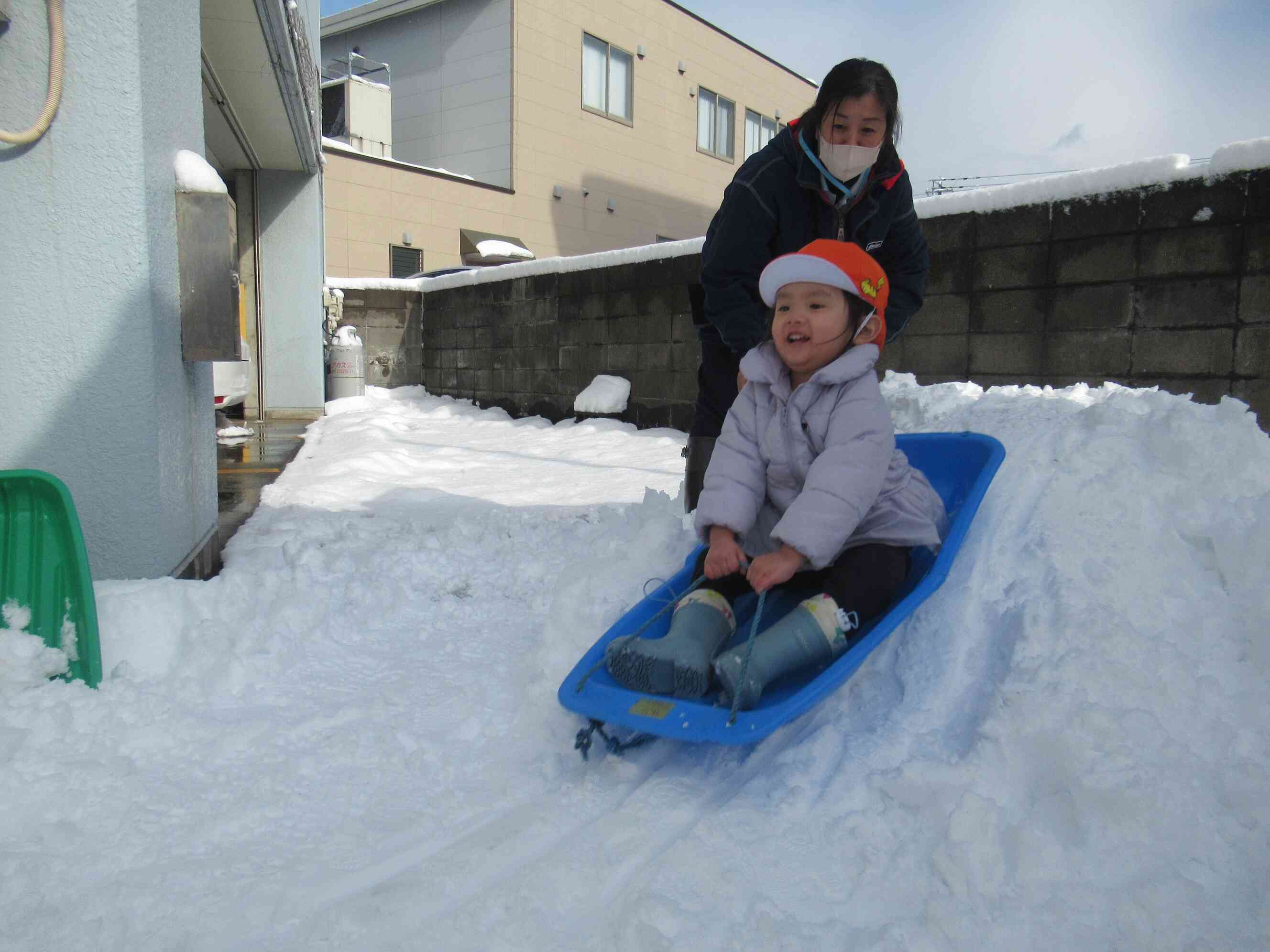 ソリ遊びにも挑戦！