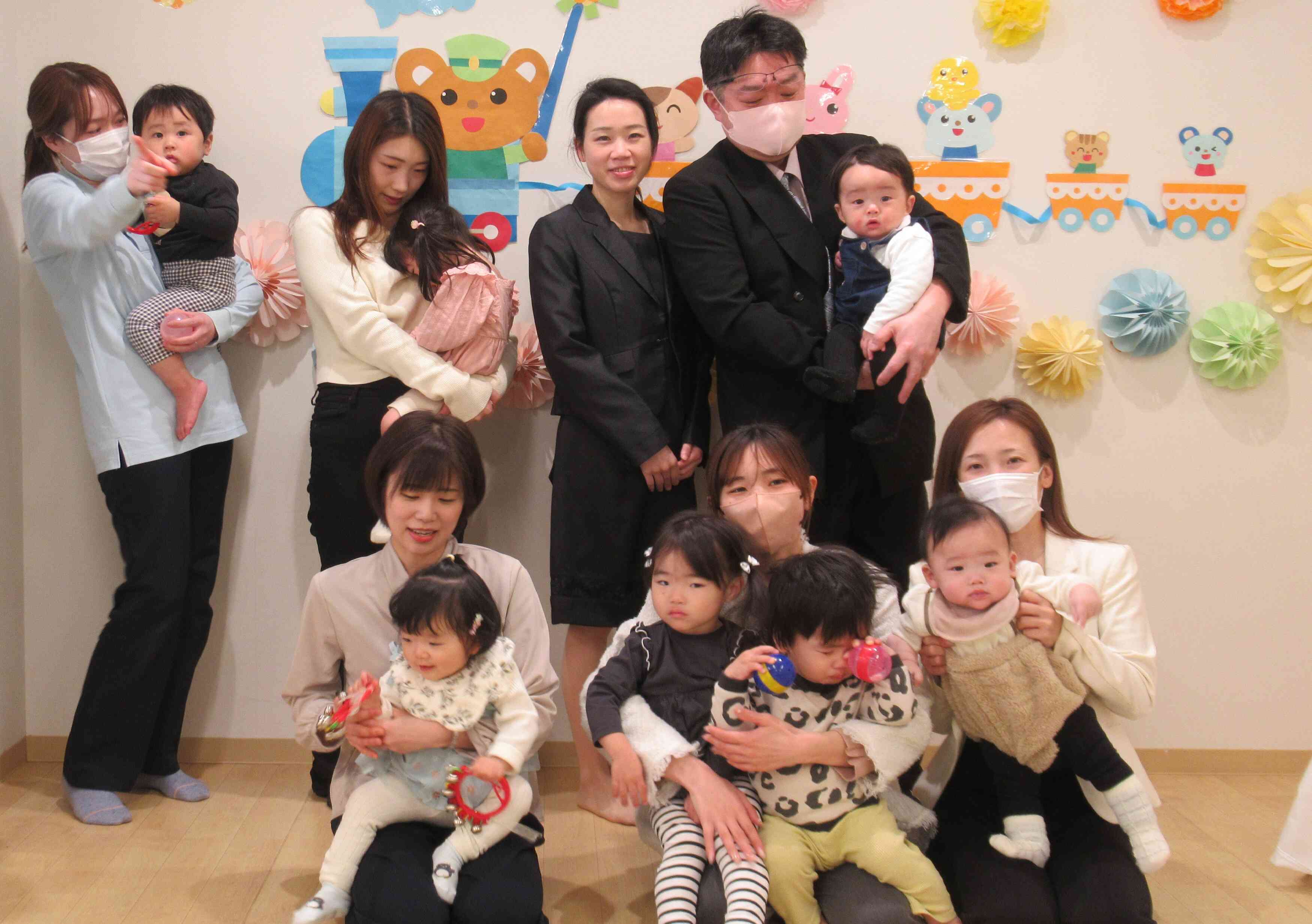 ご入園、ご進級おめでとうございます。これから先生やお友だちと一緒に元気いっぱい過ごしましょうね。