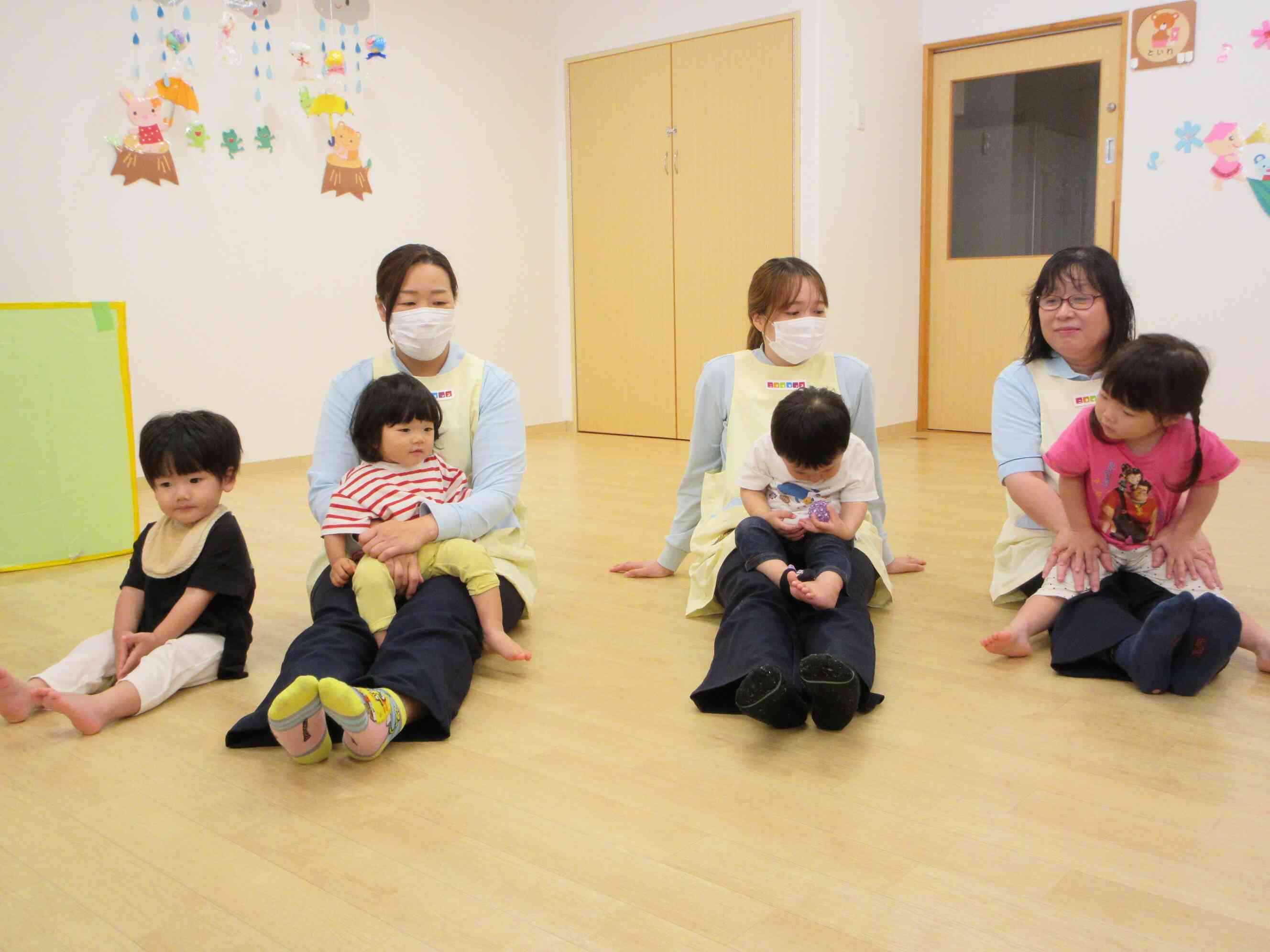 お膝に座って出発！