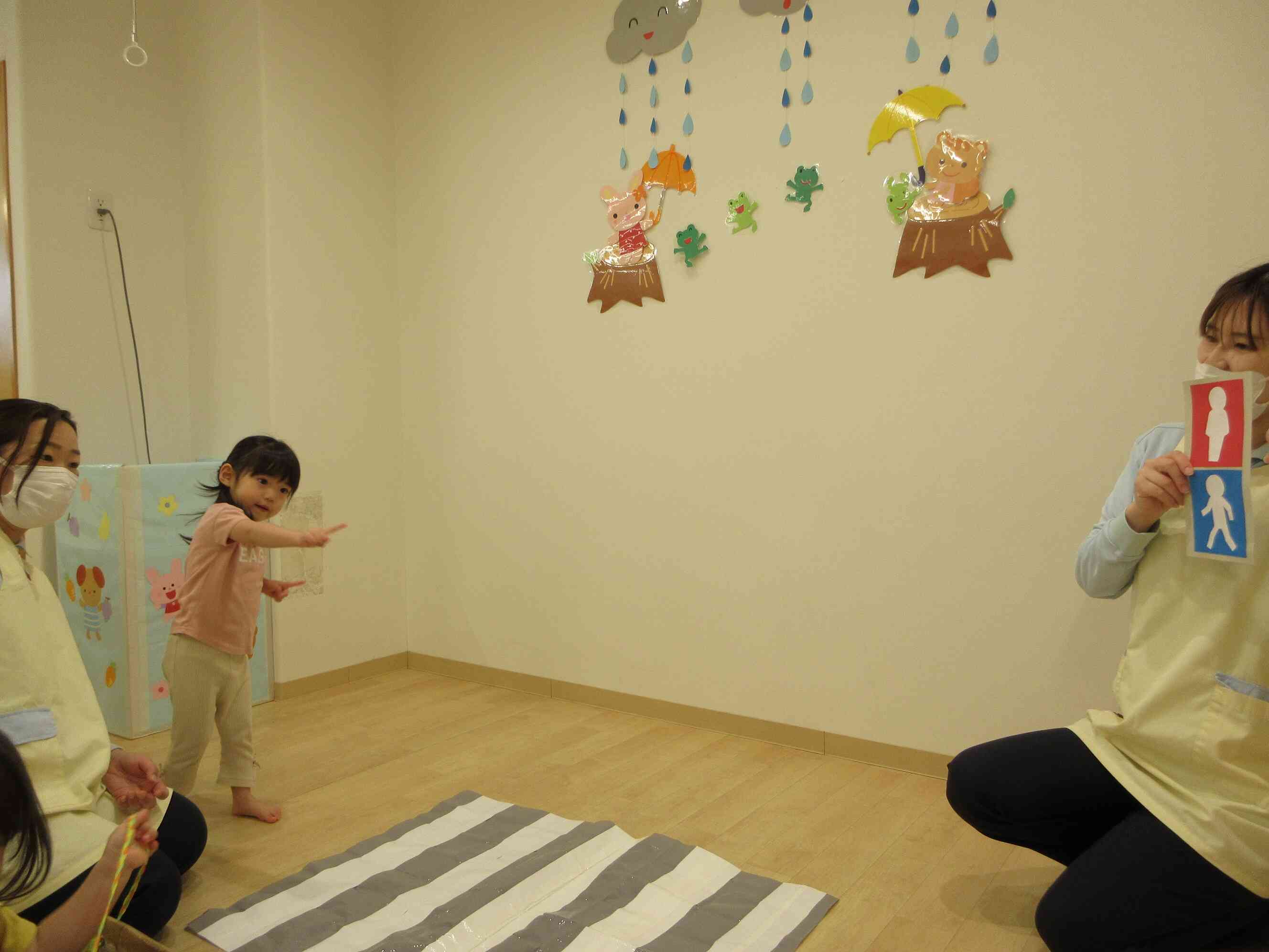 右を見て、左を見て…
