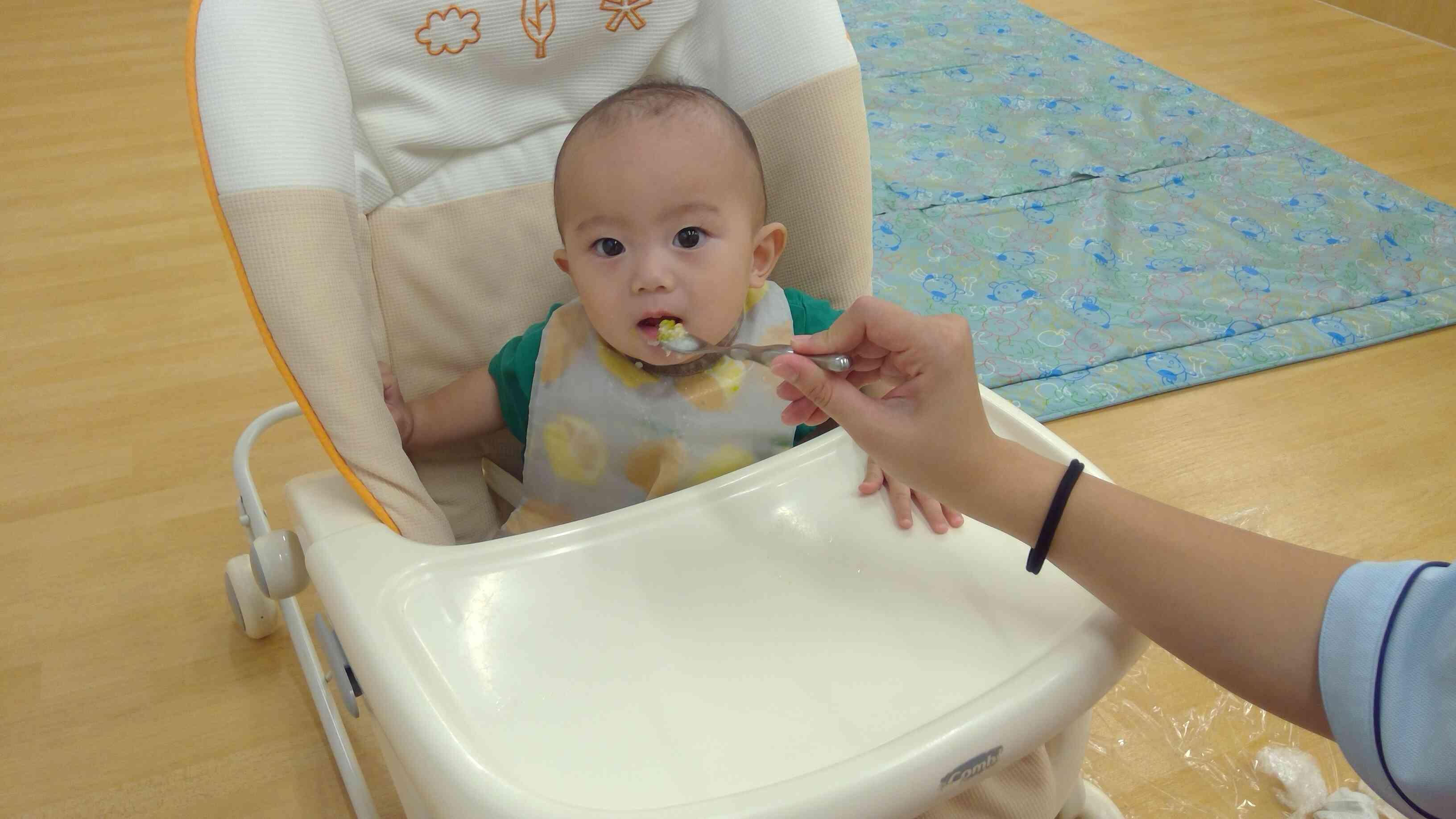 離乳食もぐもぐ