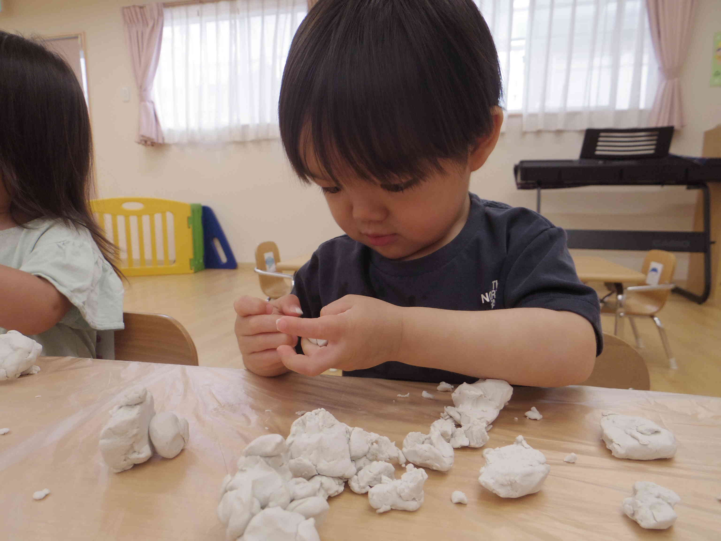 （うさぎ組、2歳児）こねこね