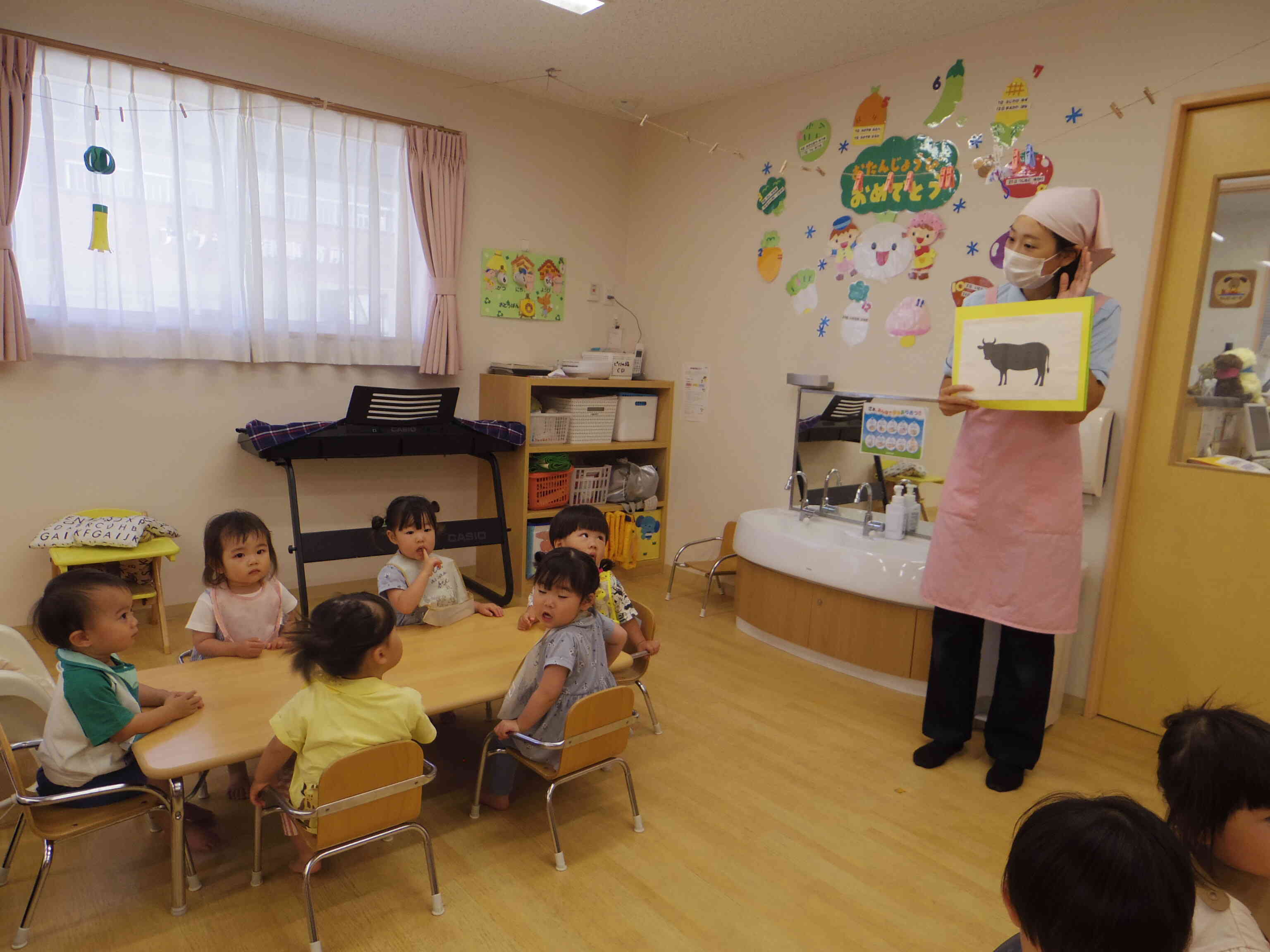 なにか聞こえるよ?