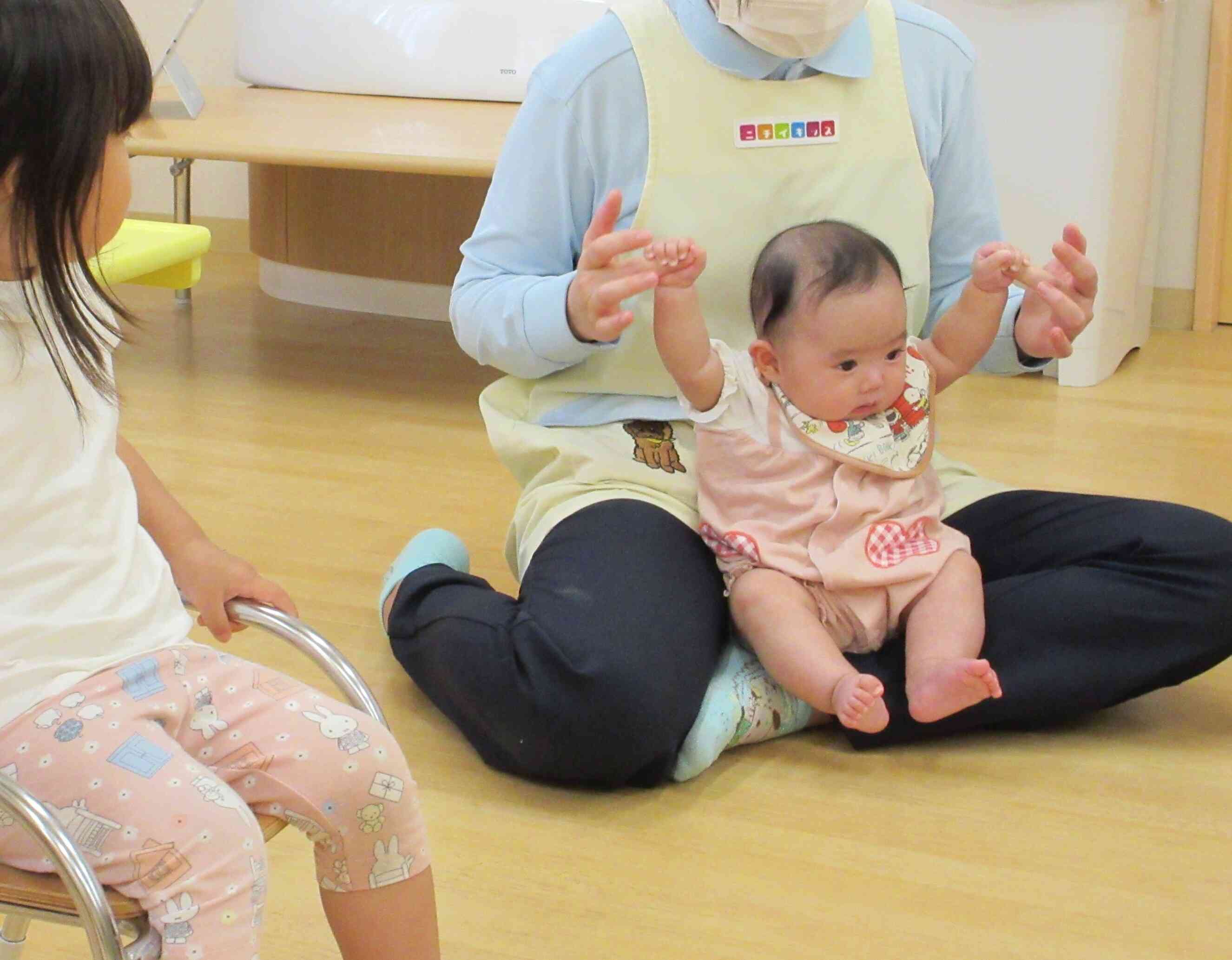 （ひよこ組、０歳児）楽しい英会話！