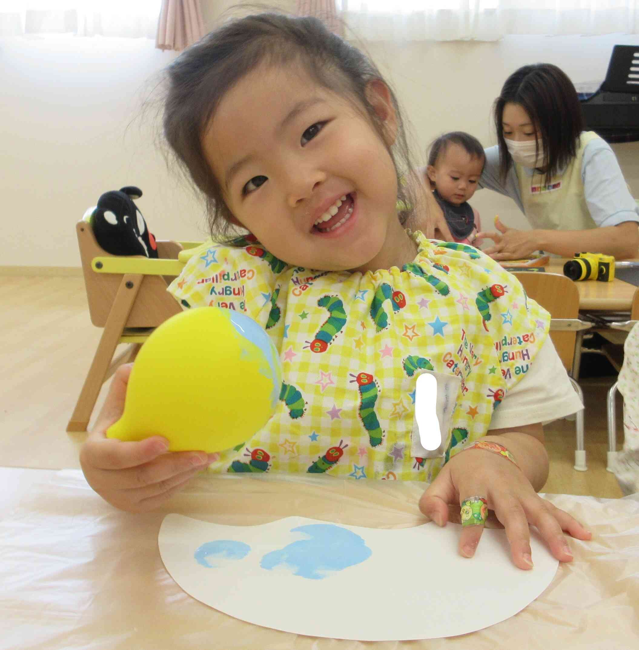 スタンプ楽しいね♪（うさぎ組・2歳児）