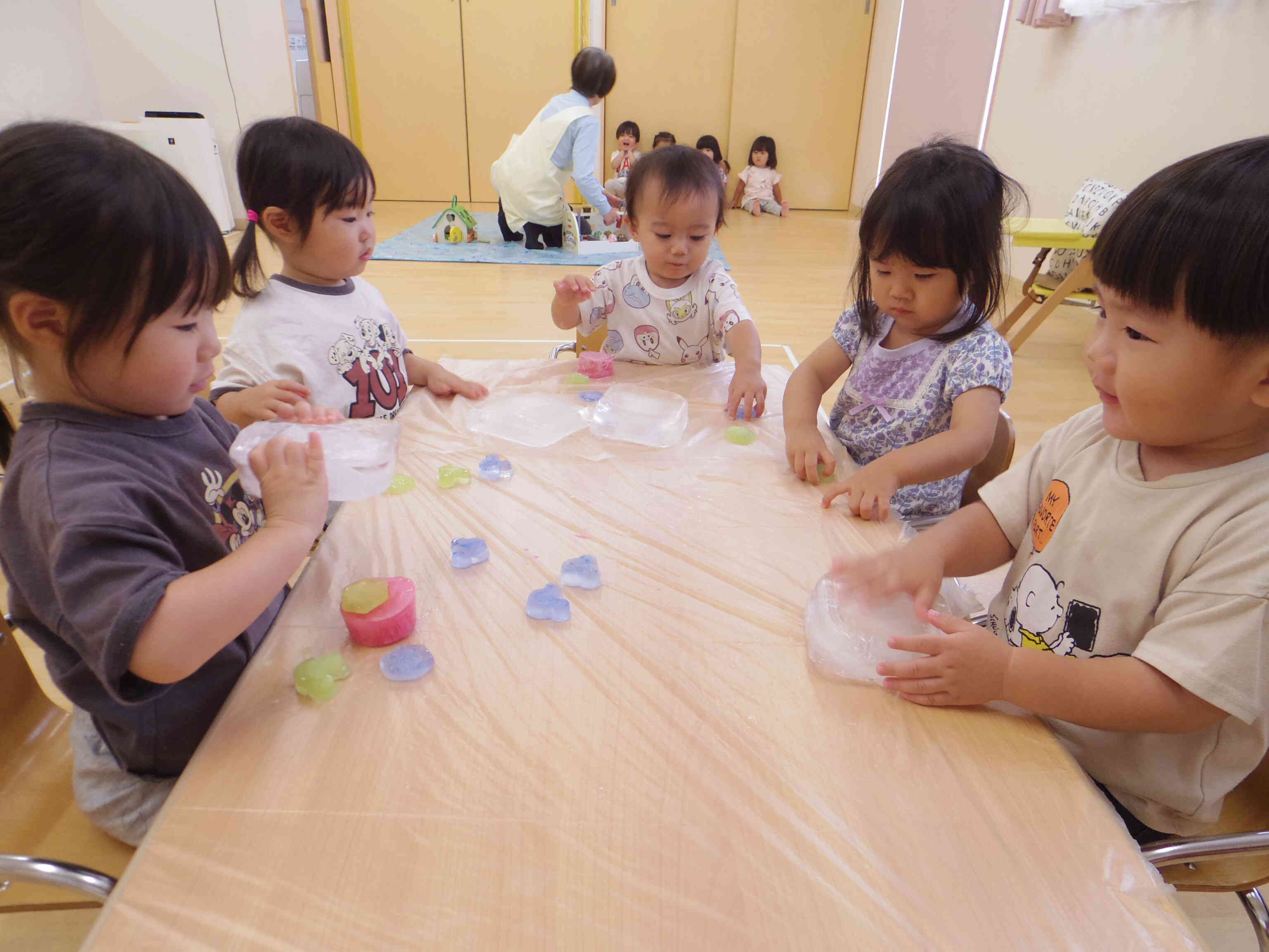 夏ならではの活動を楽しんでいます
