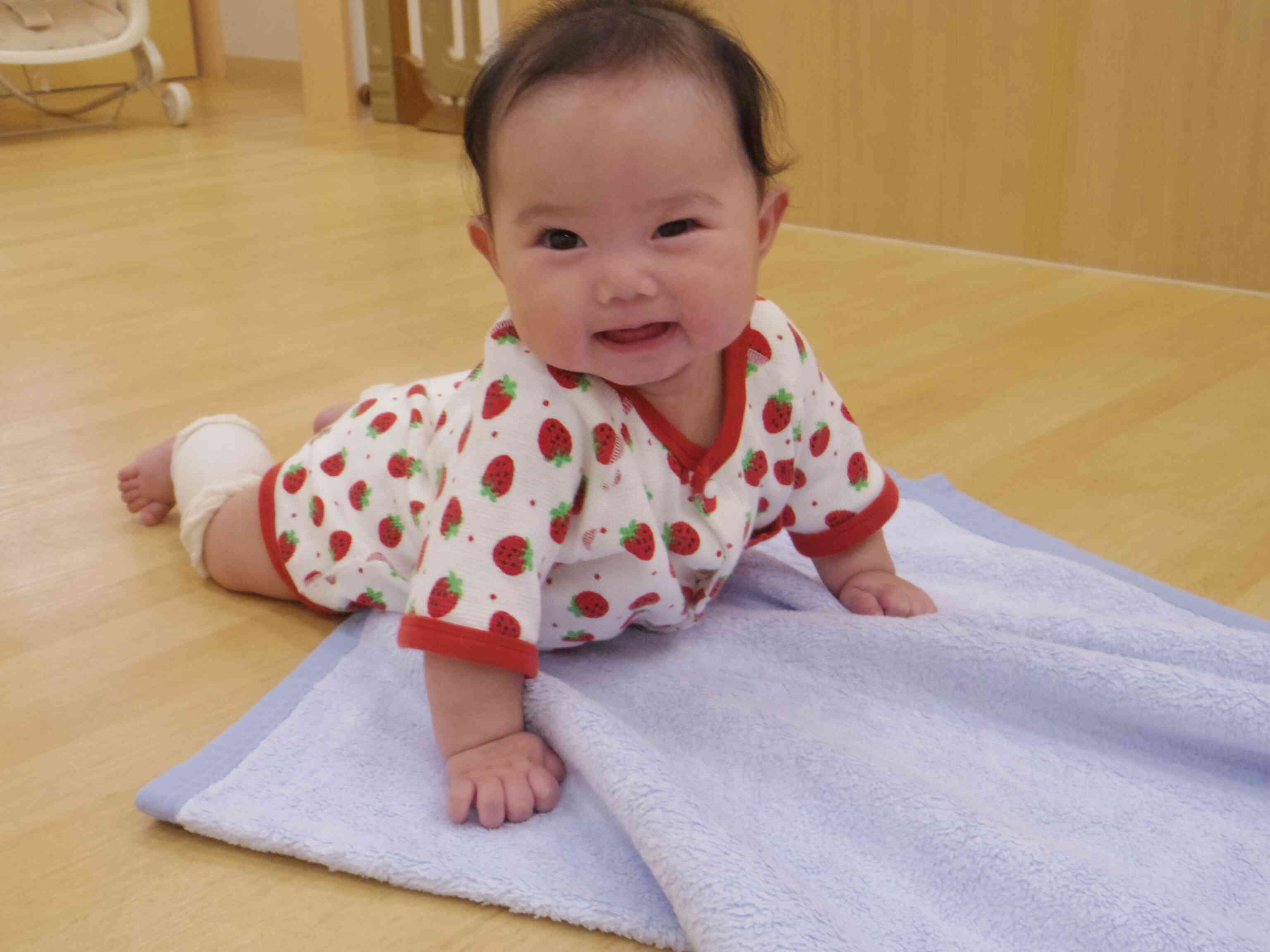 タオルに乗って動くの楽しいね！
