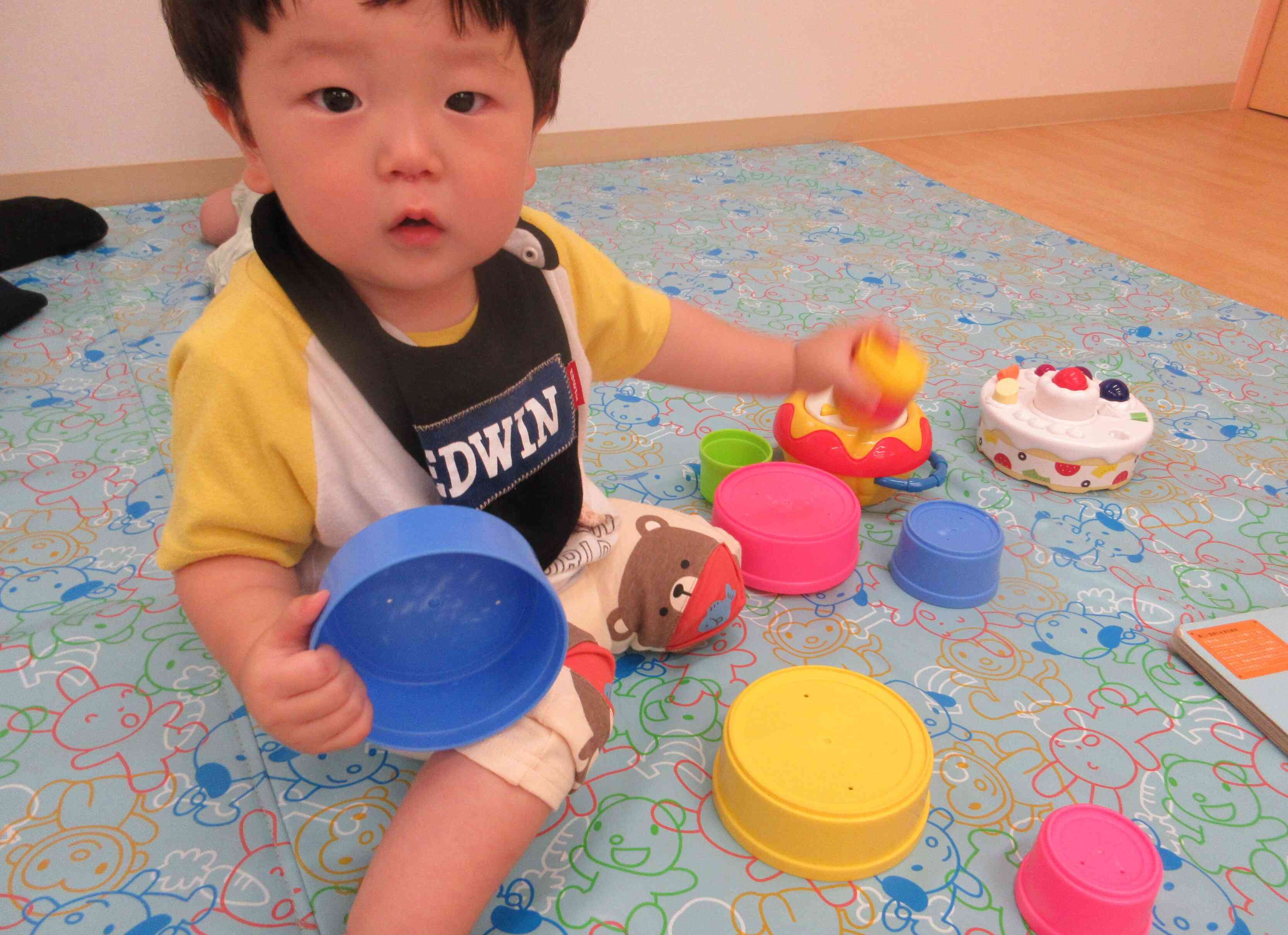 (ひよこ組・0歳児)新しいお友だちが来たよ!