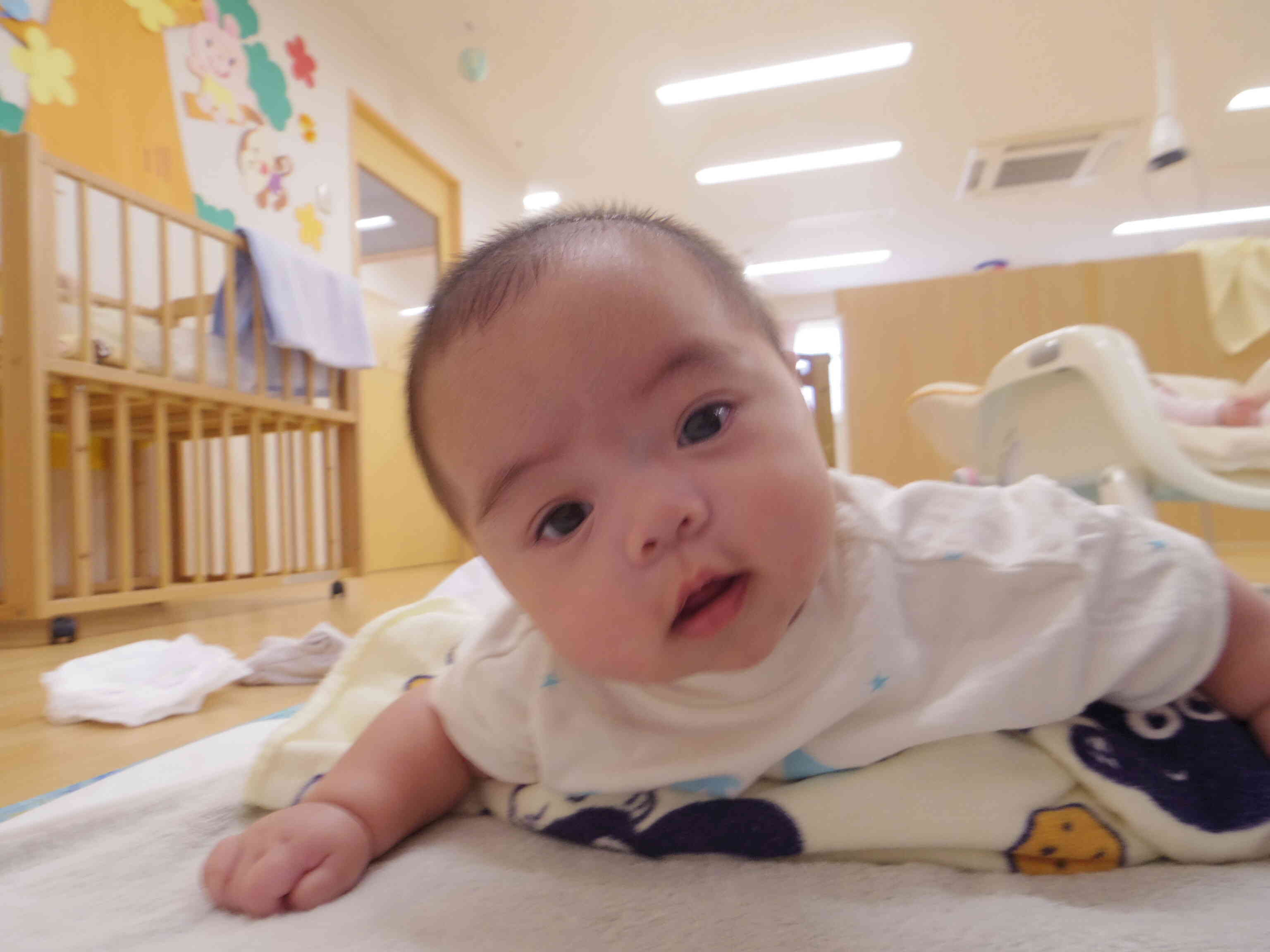 うつぶせ練習してるよ！
