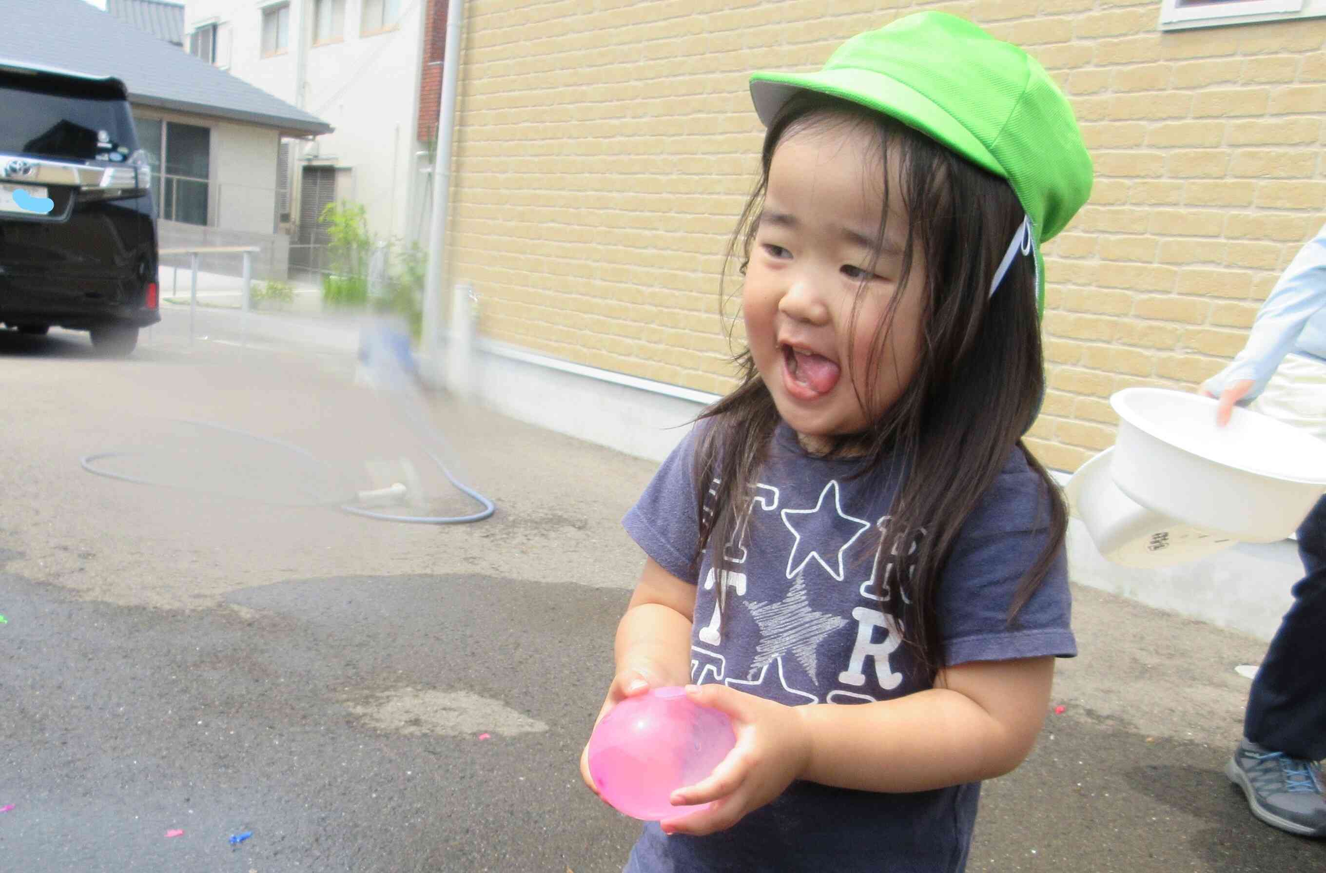 (うさぎ組・2歳児)水風船遊びをしました