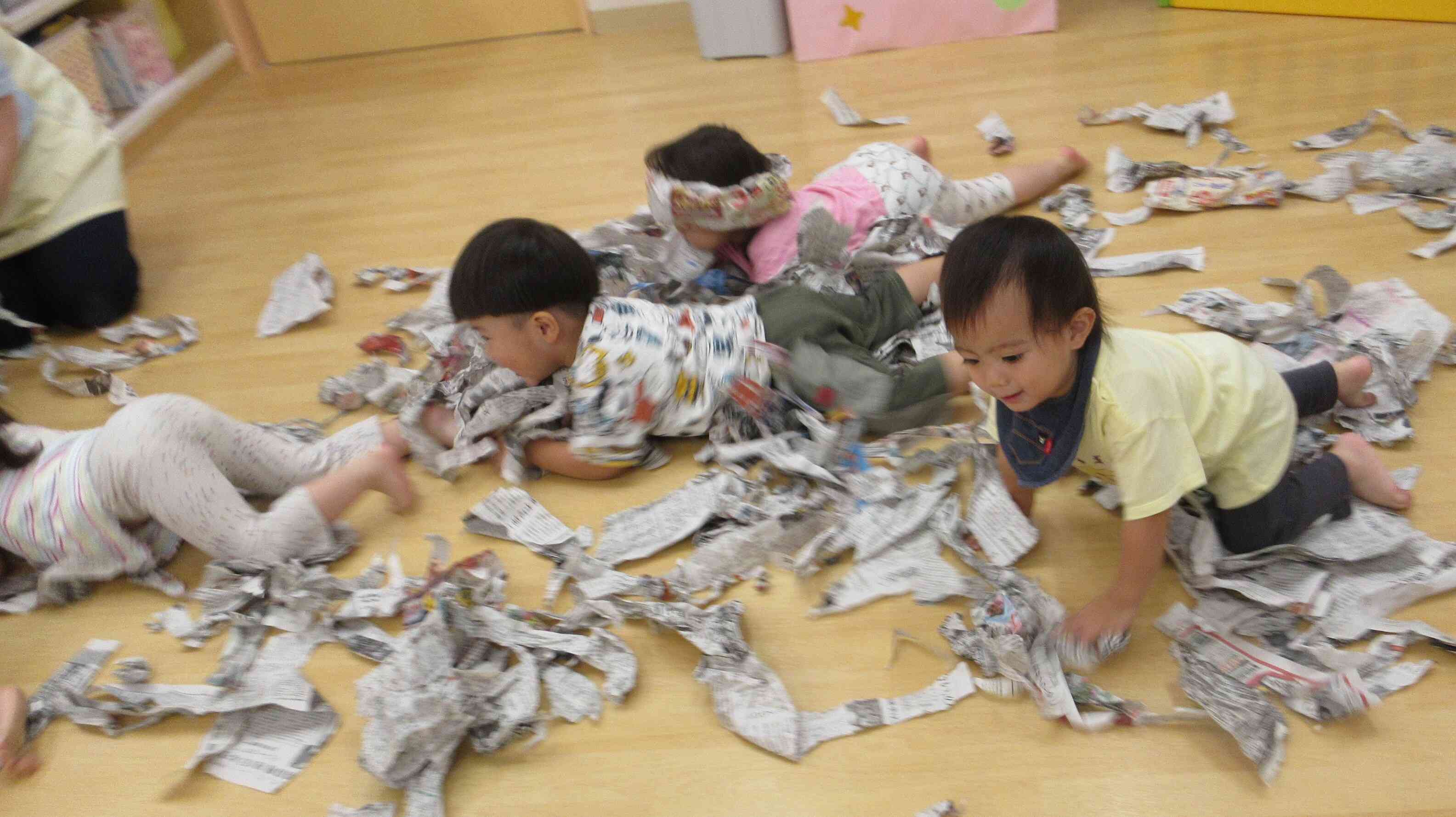 新聞紙遊び