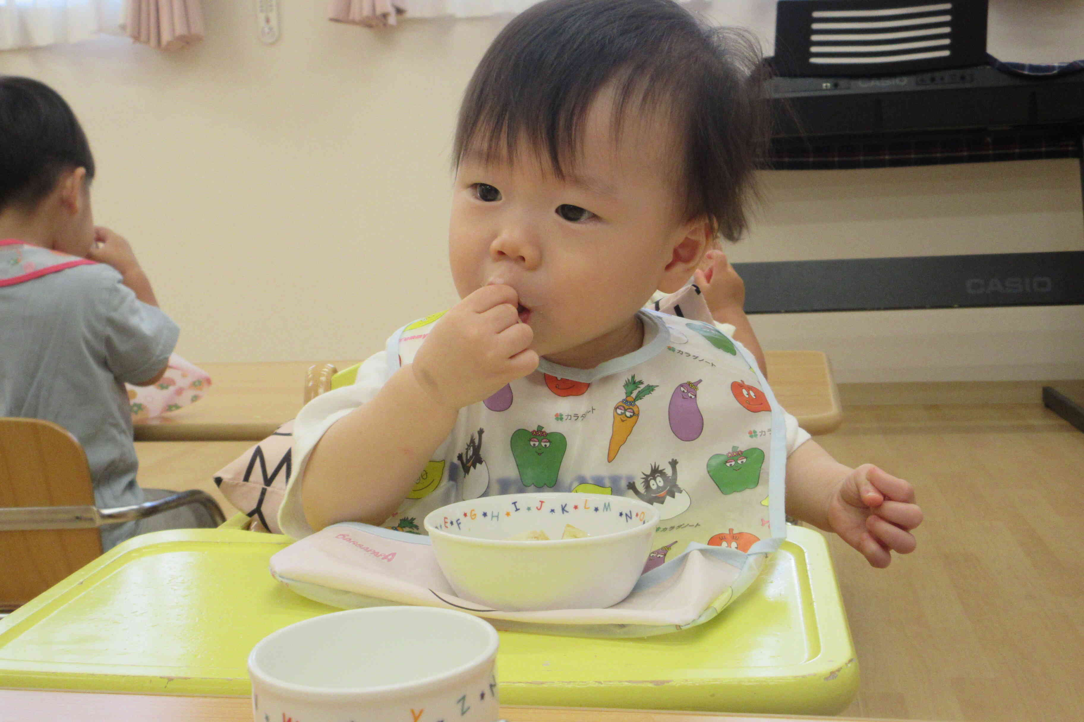 おやつもパクパク食べるよ！