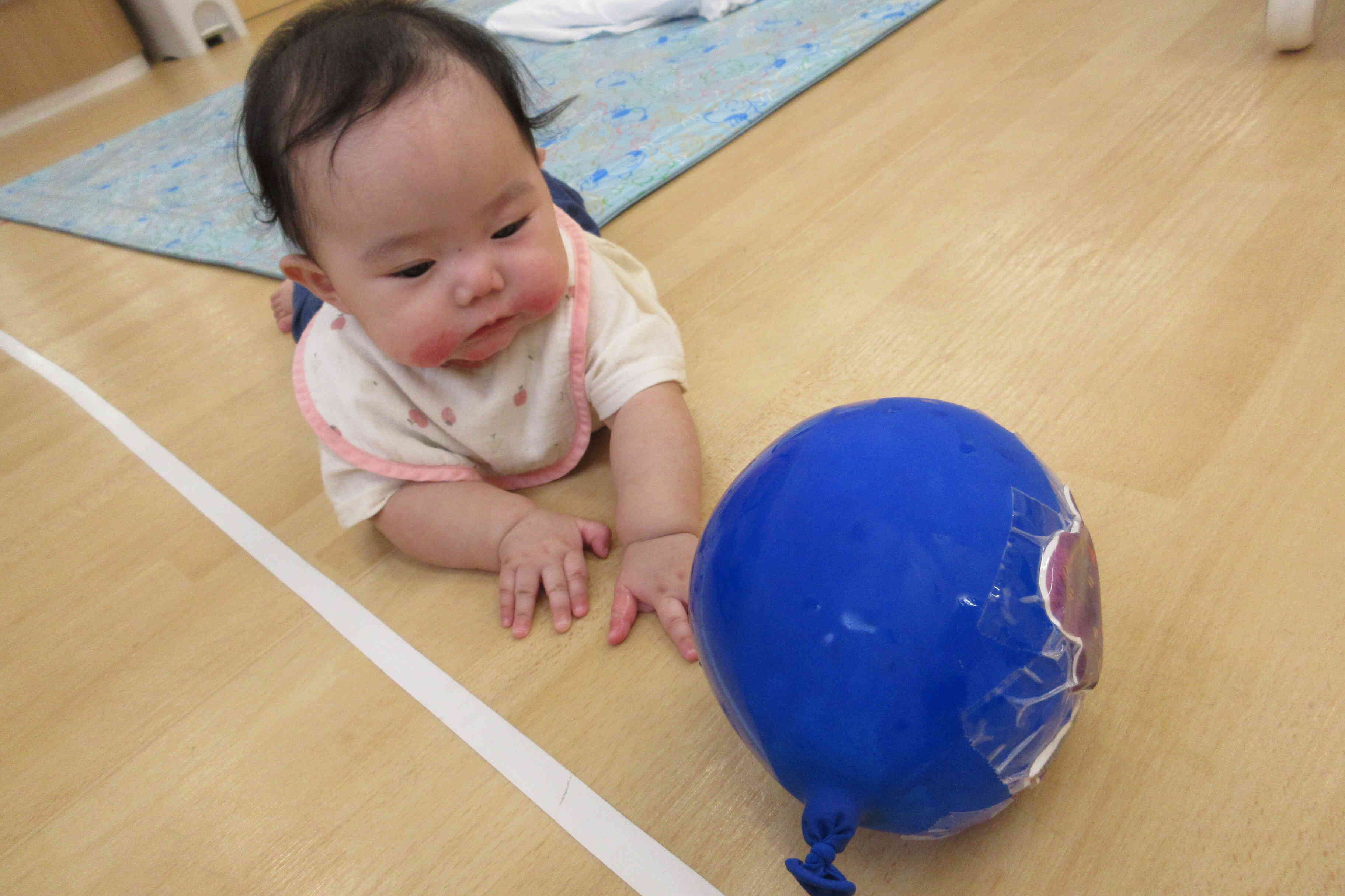 風船までずりばいで行くよ！
