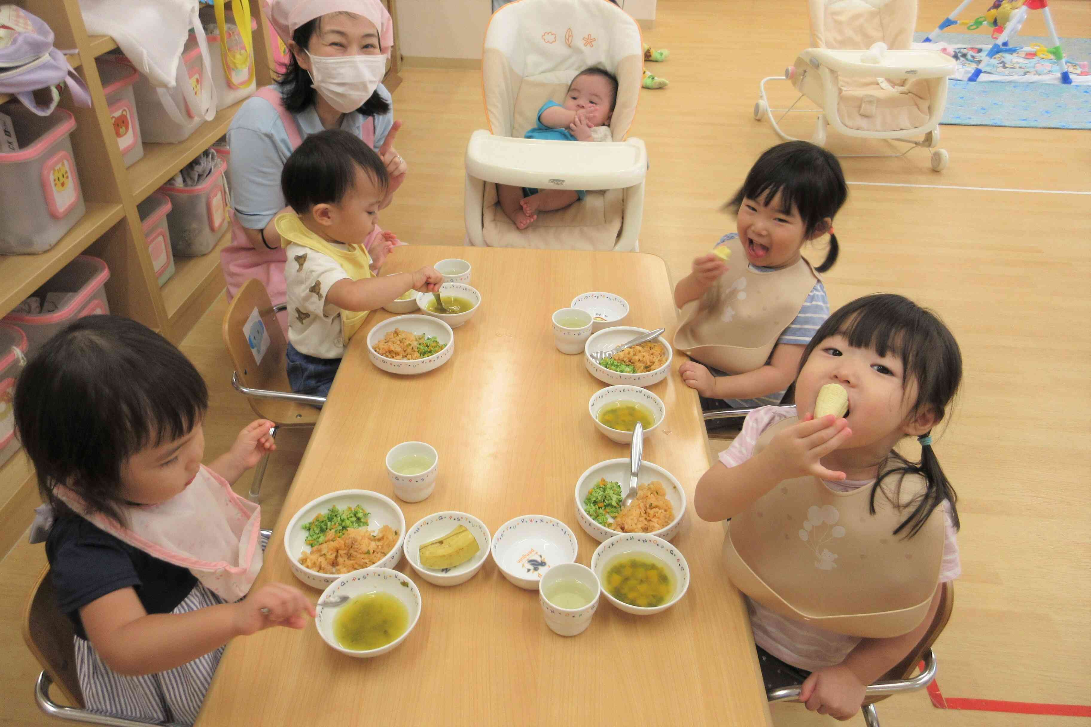 お給食もいっぱい食べるよ！