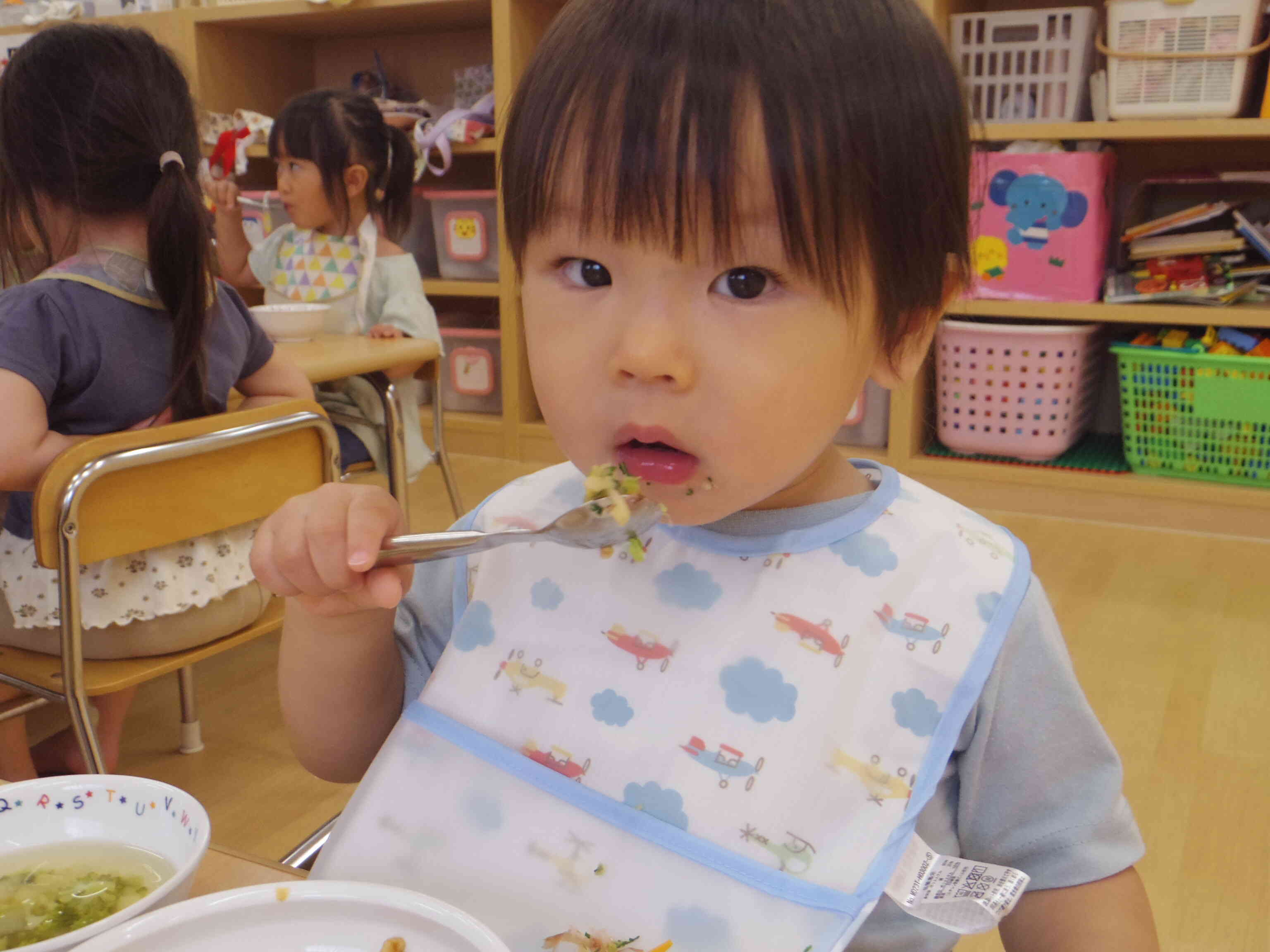 （０歳児:ひよこ組）新しいお友だちが来たよ。