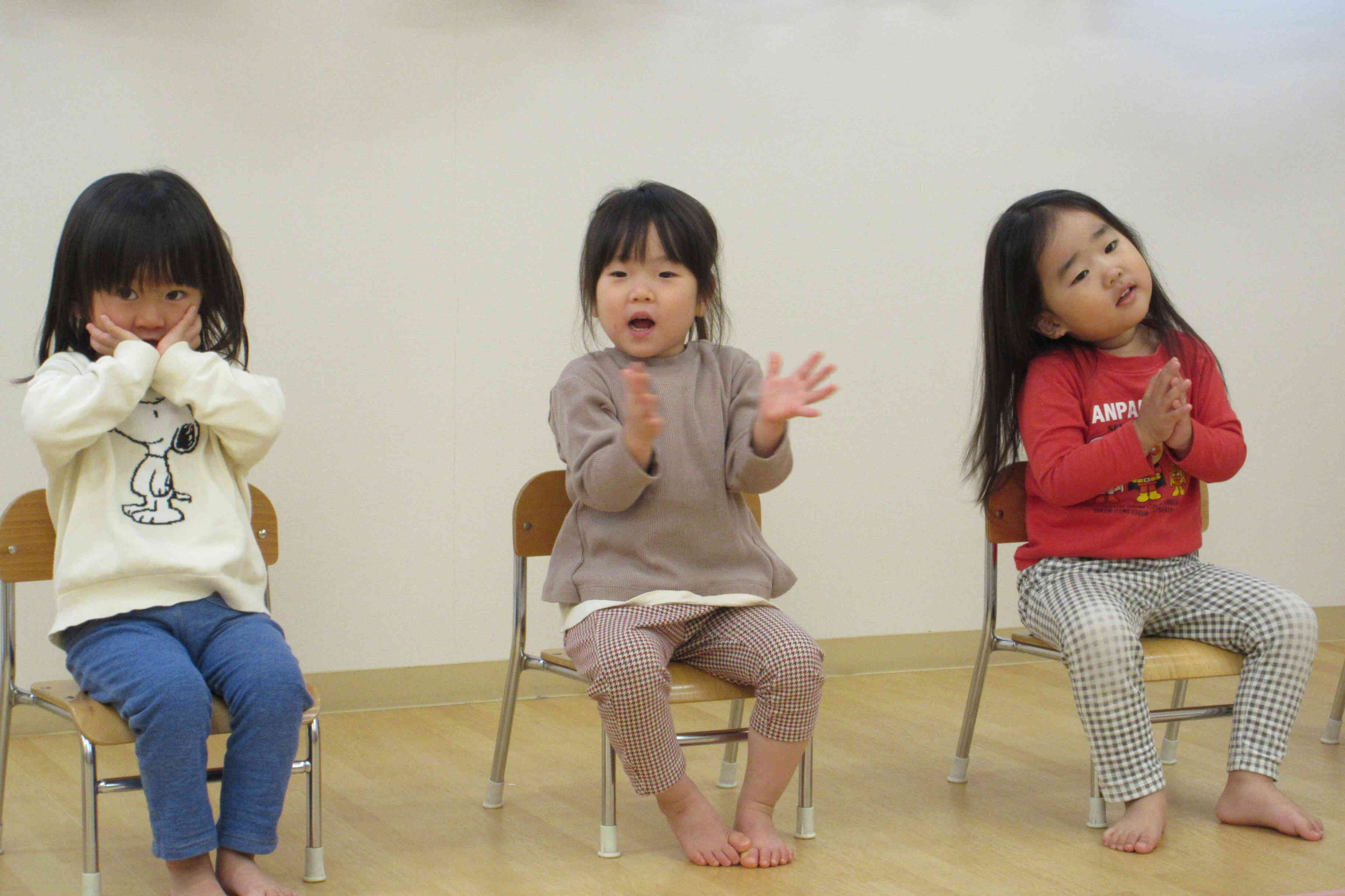 （２歳児：うさぎ組）発表会の練習中です