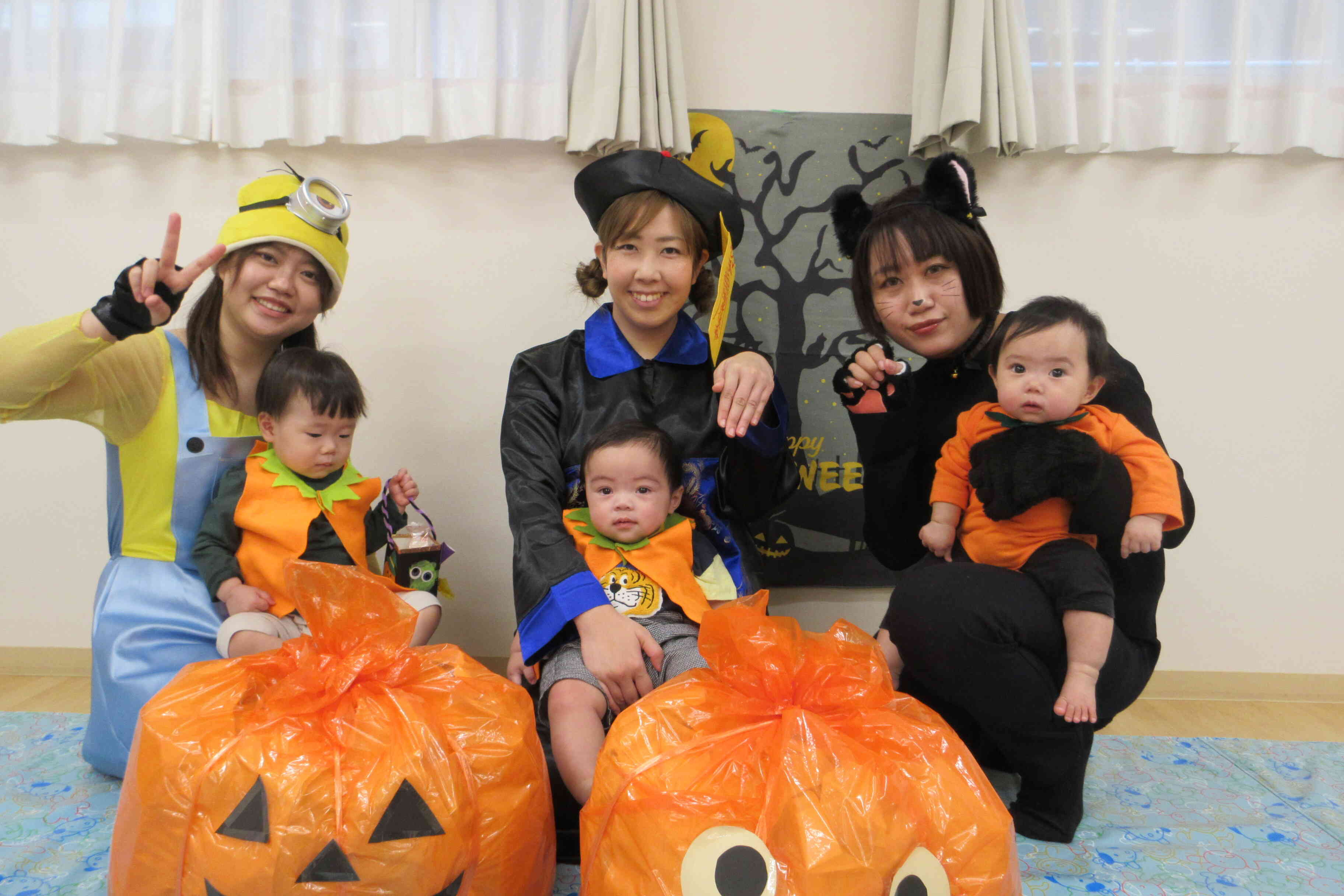 ひよこ組さんよりも大きなかぼちゃと一緒に☆