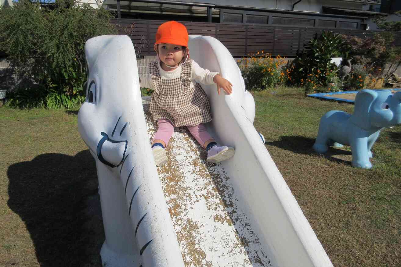 すべり台、シュ～