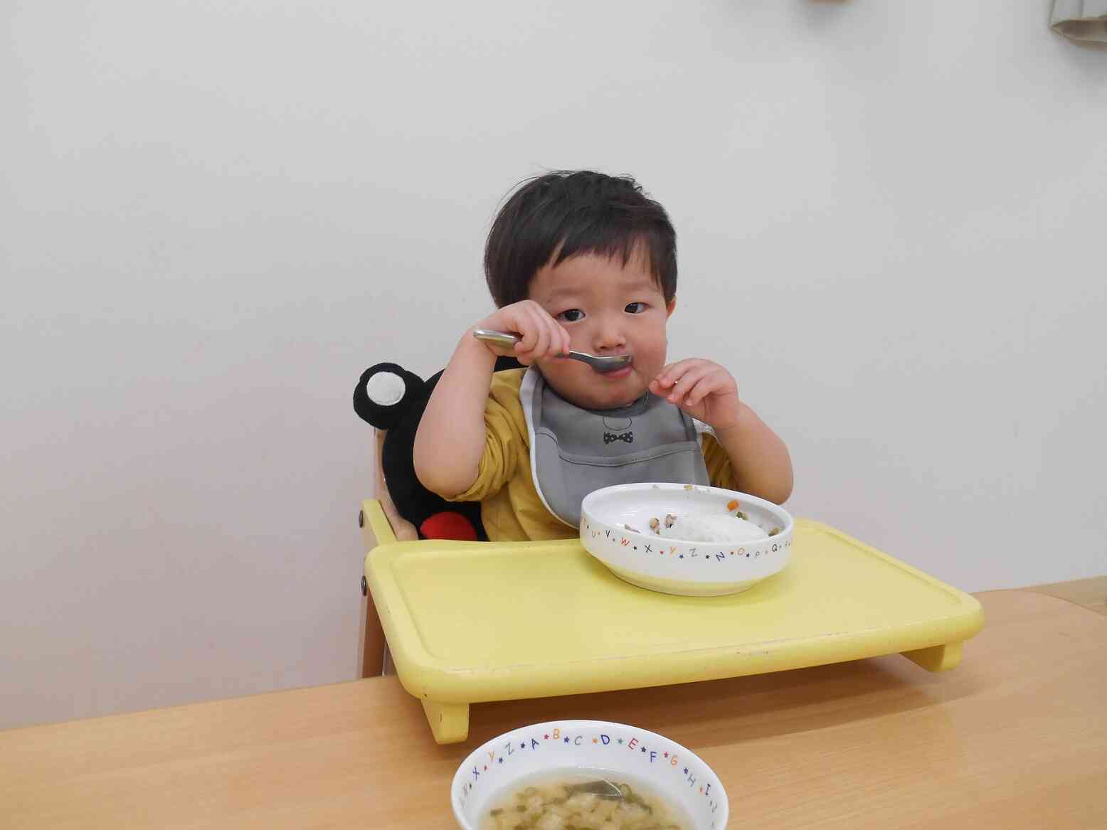 自分で頑張って食べているよ。