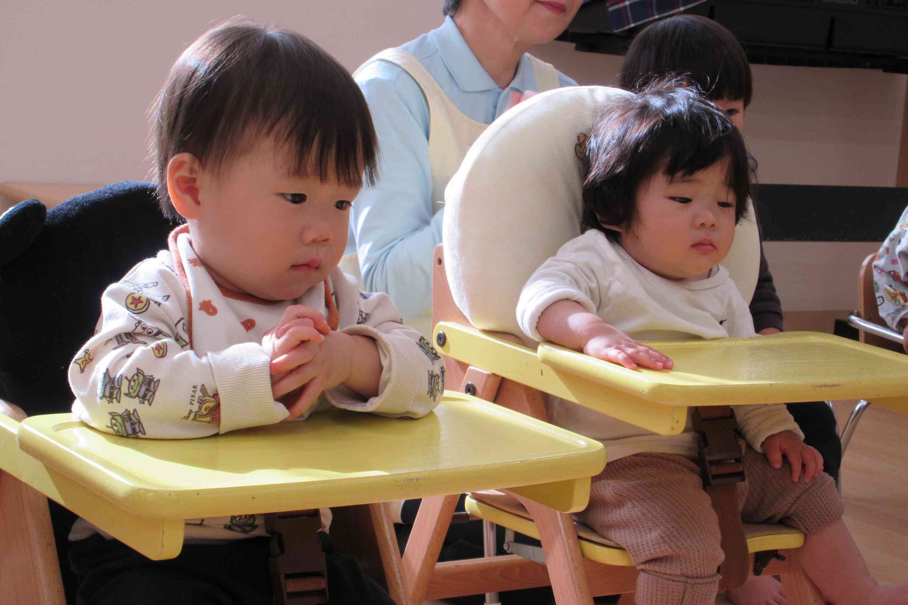 （０歳児:ひよこ組）英会話教室に参加したよ