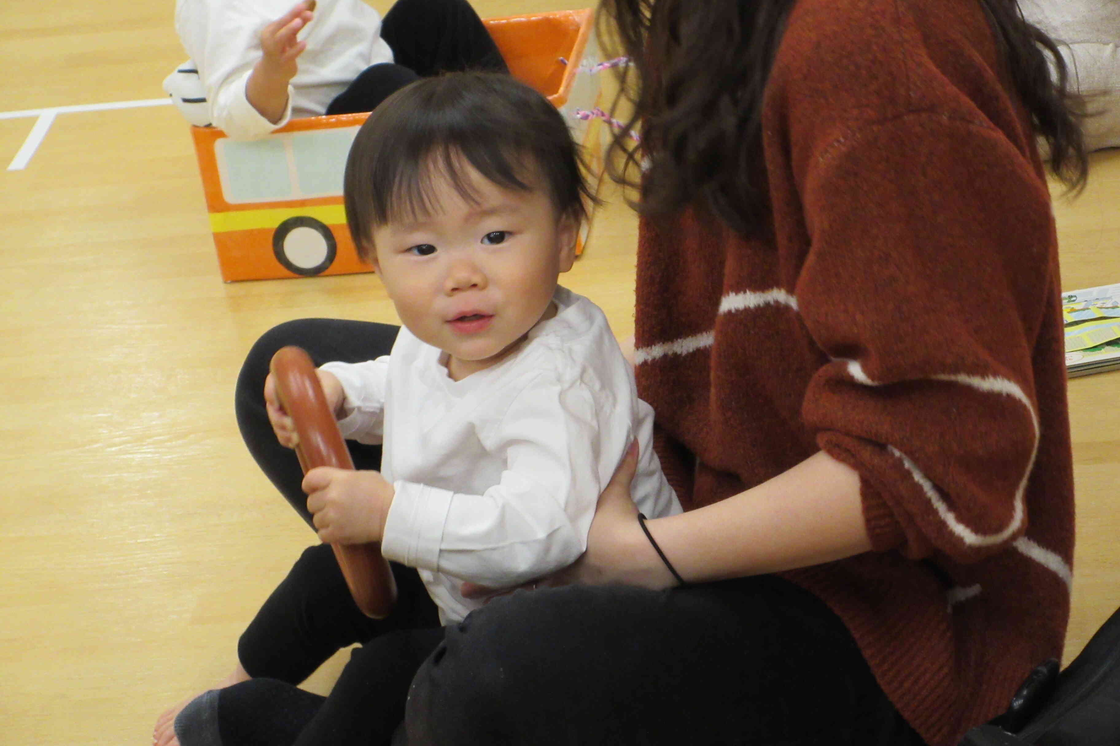 お母さんと一緒にバスに乗って♪