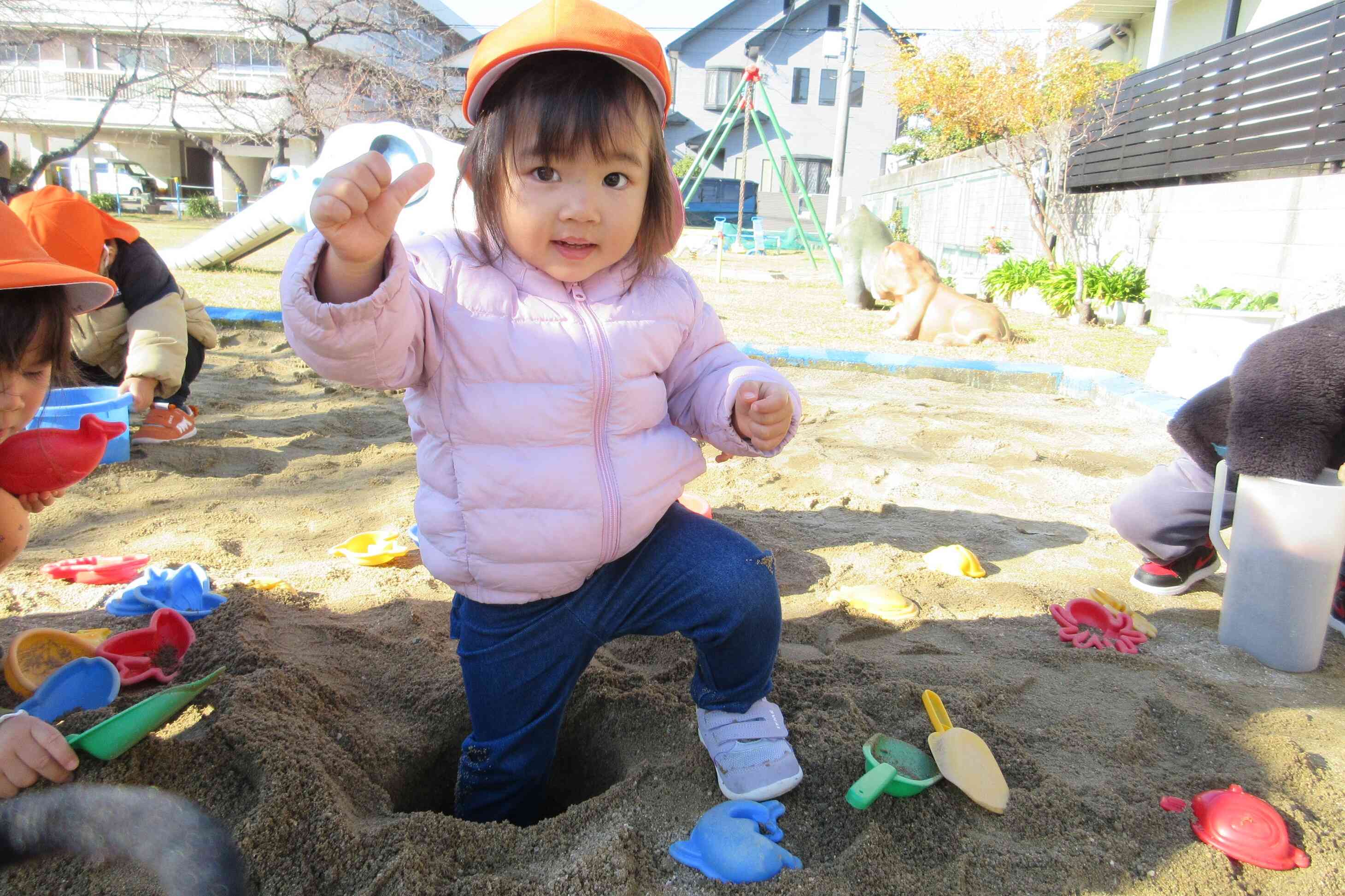 穴掘ったよ！入ってみよ～