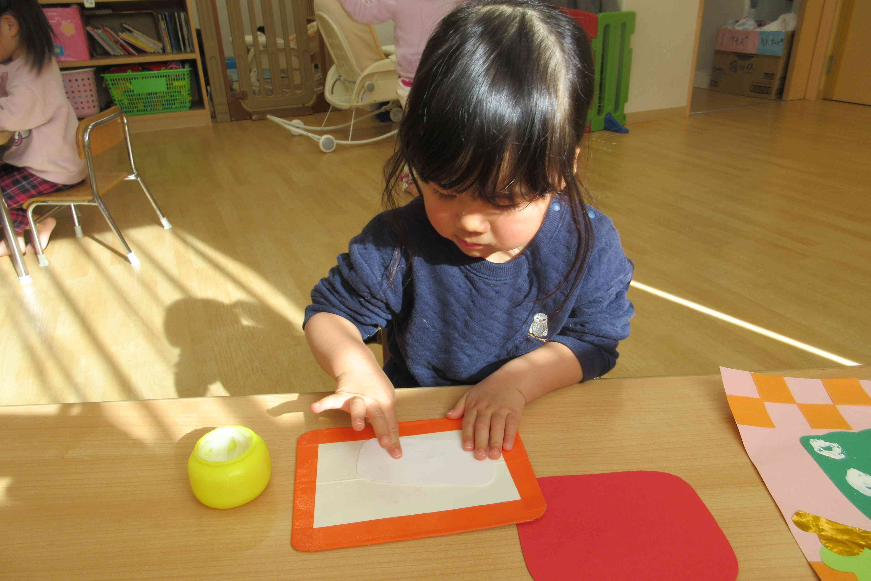 のりをぬりぬり