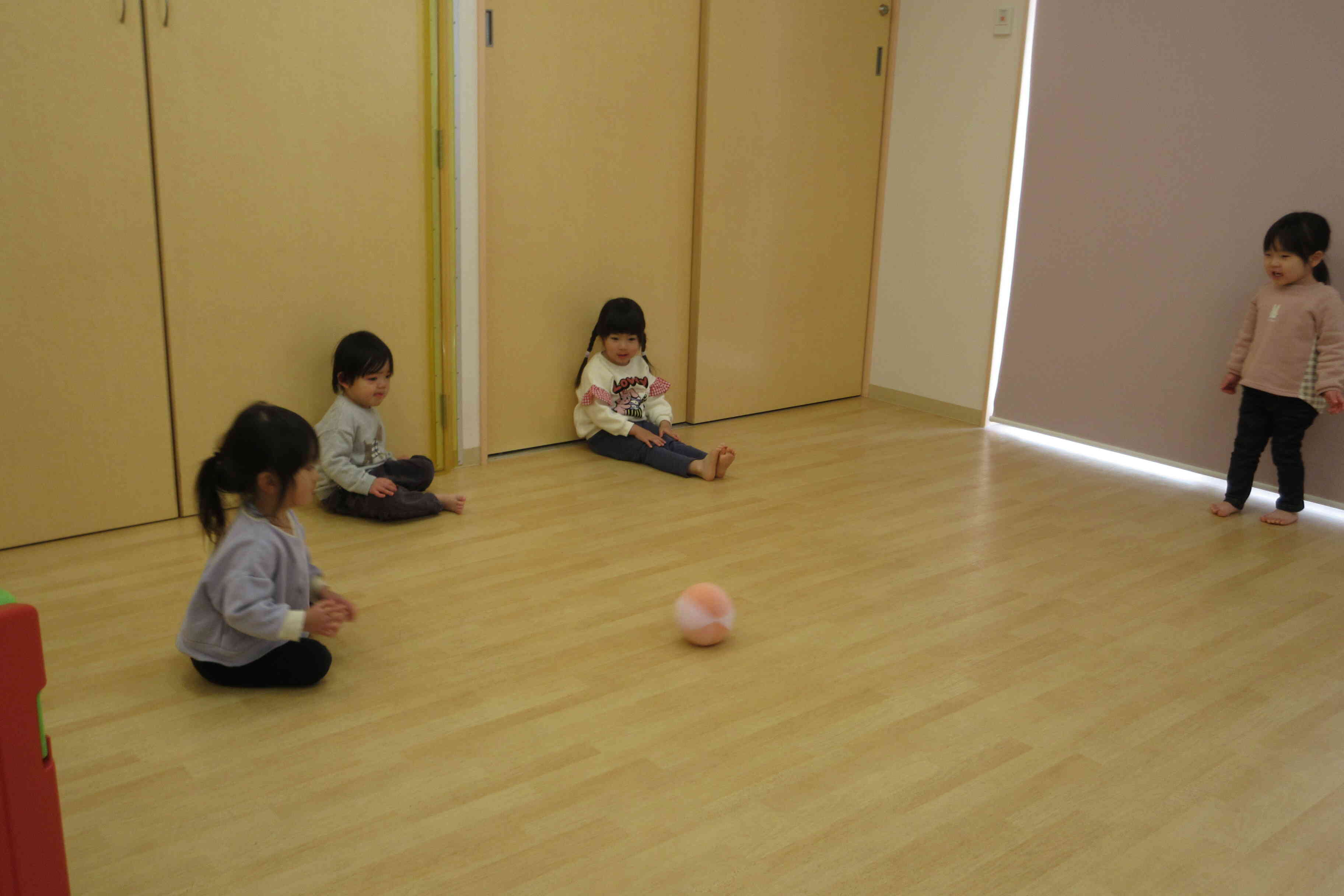 ボールをコロコロ