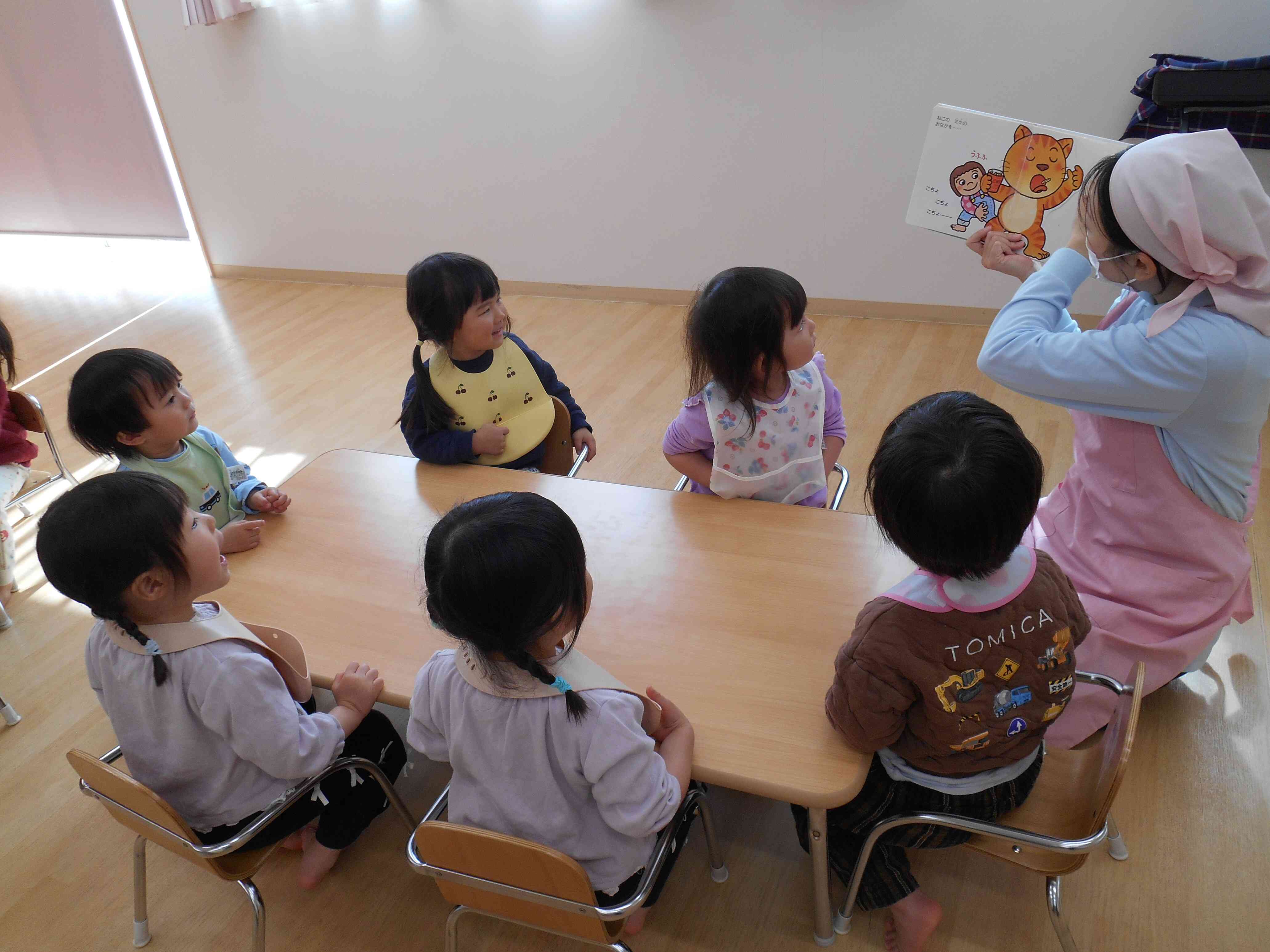 絵本が大好きな子どもたちです。