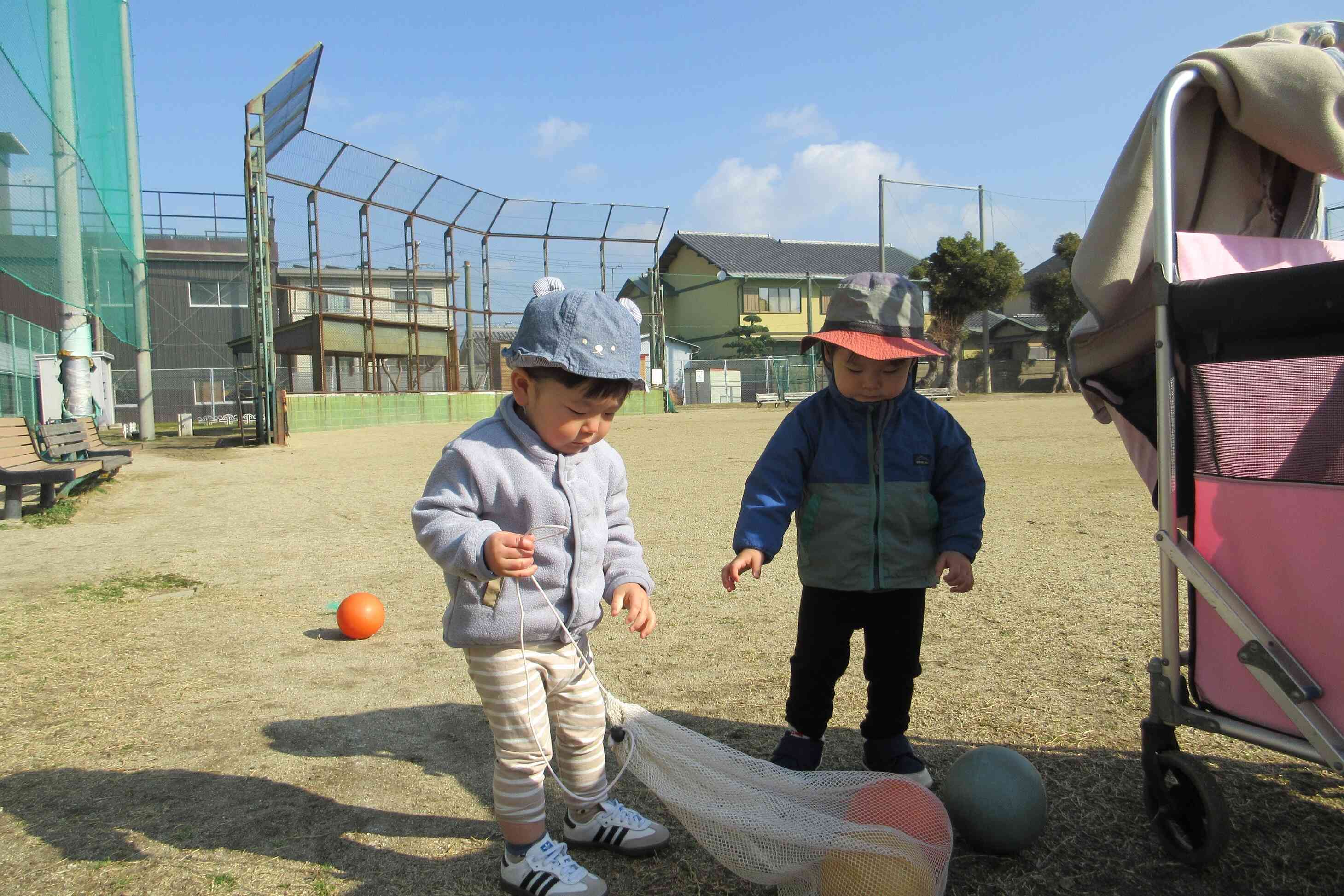 【0歳児：ひよこ組】ボール遊びもできるよ