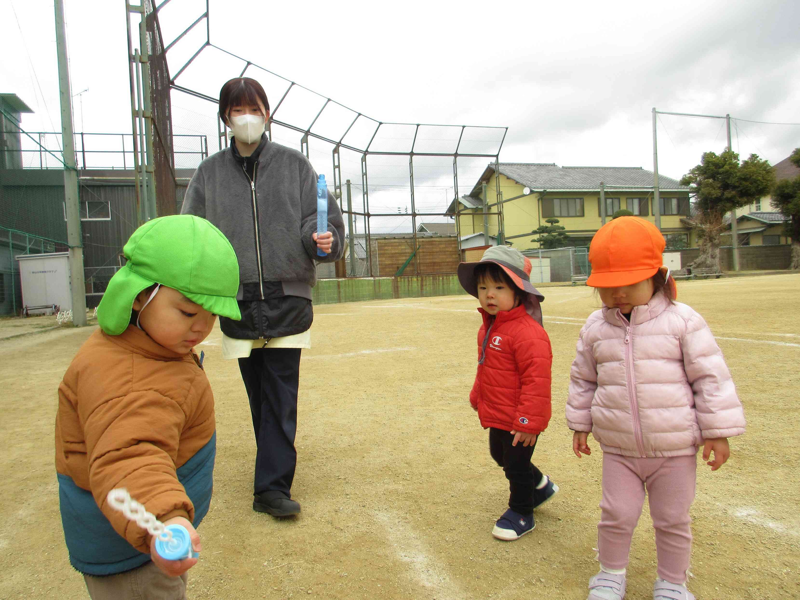 見てて！シャボン玉飛ばすよ！
